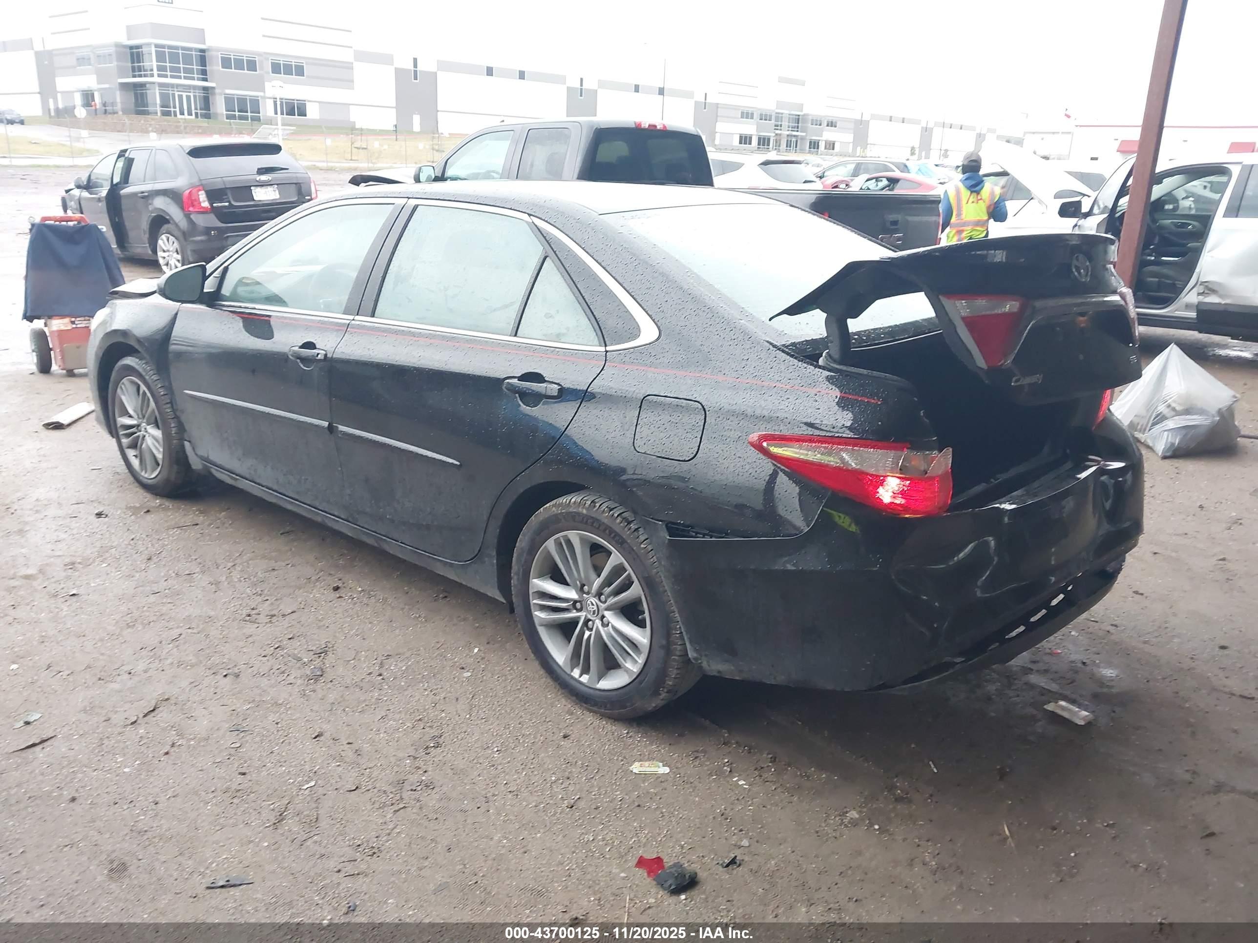 TOYOTA CAMRY image 3