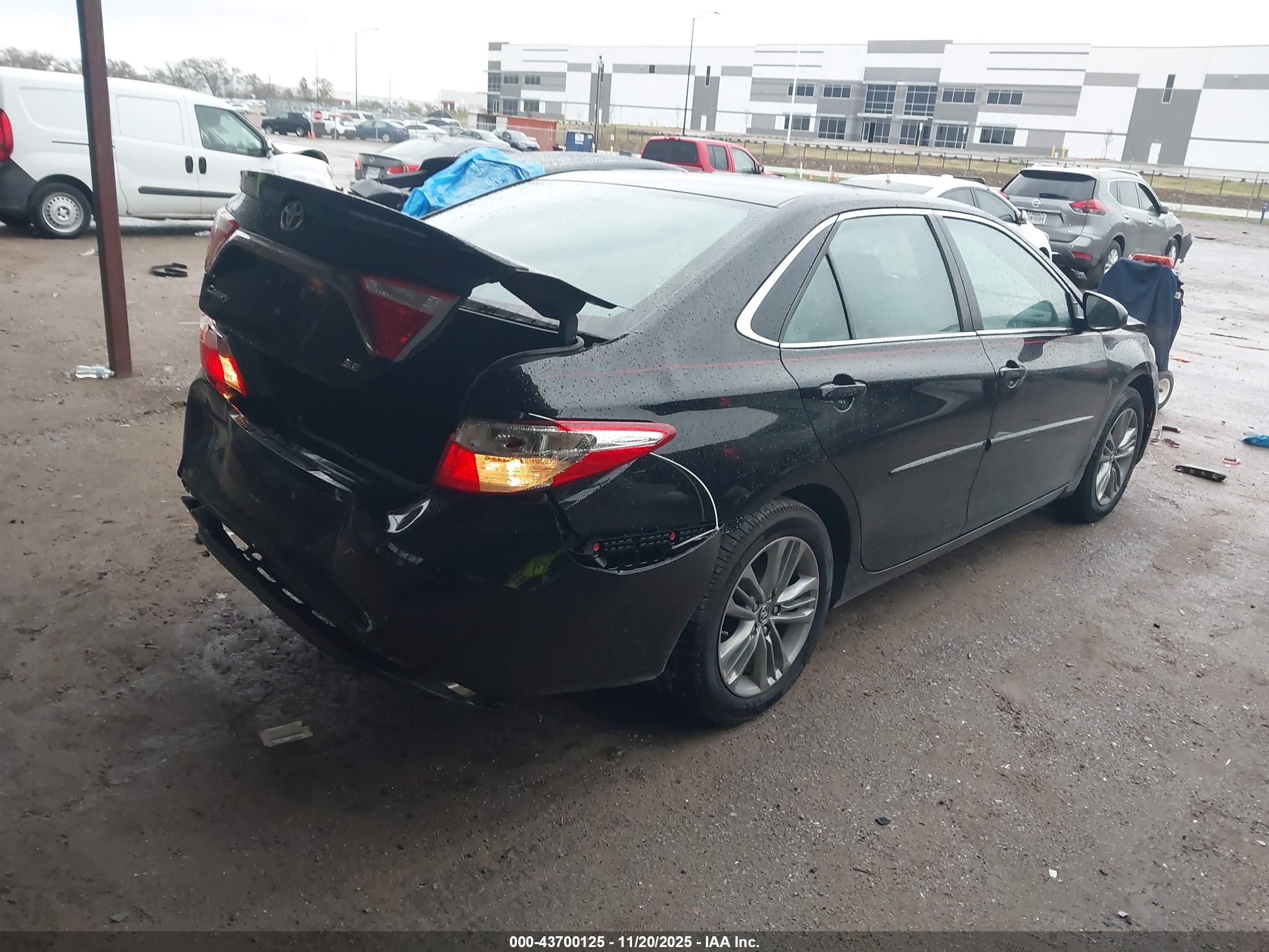 TOYOTA CAMRY image 4
