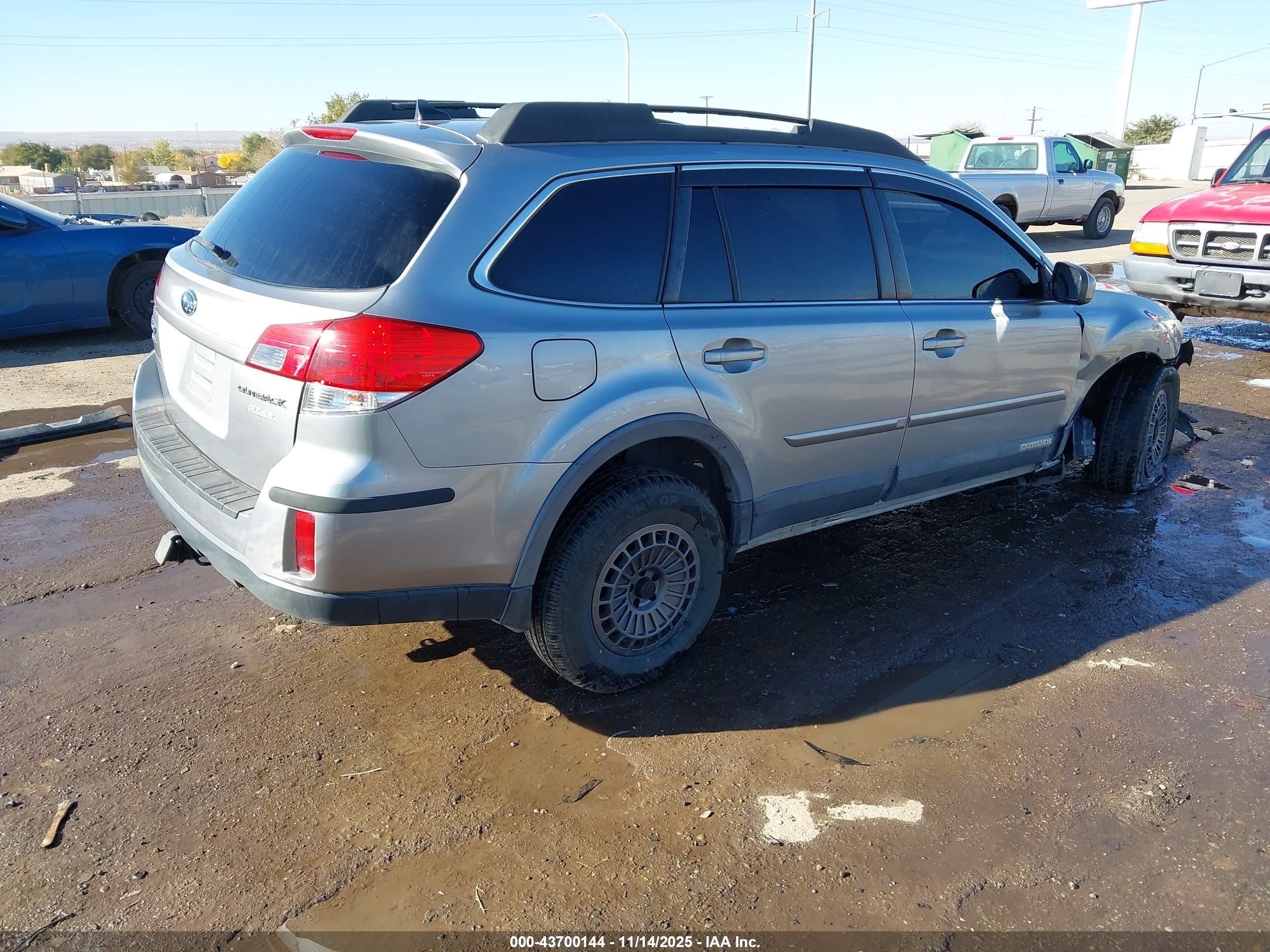 SUBARU OUTBACK image 4