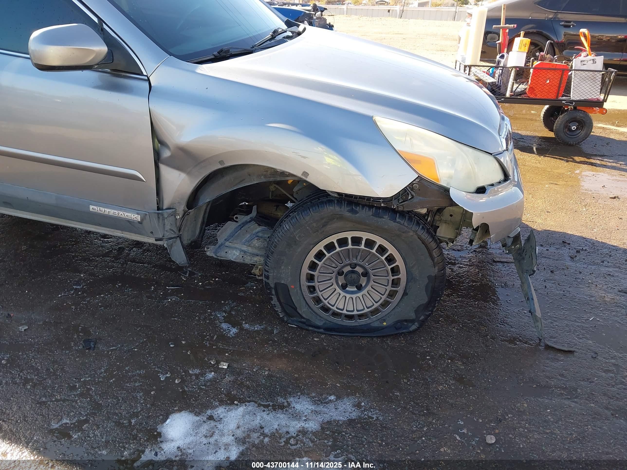 SUBARU OUTBACK image 6
