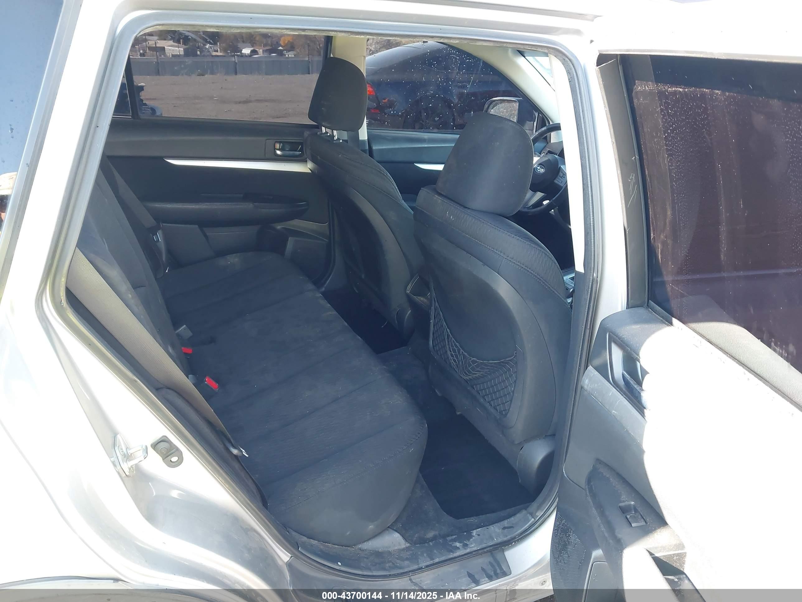 SUBARU OUTBACK image 8