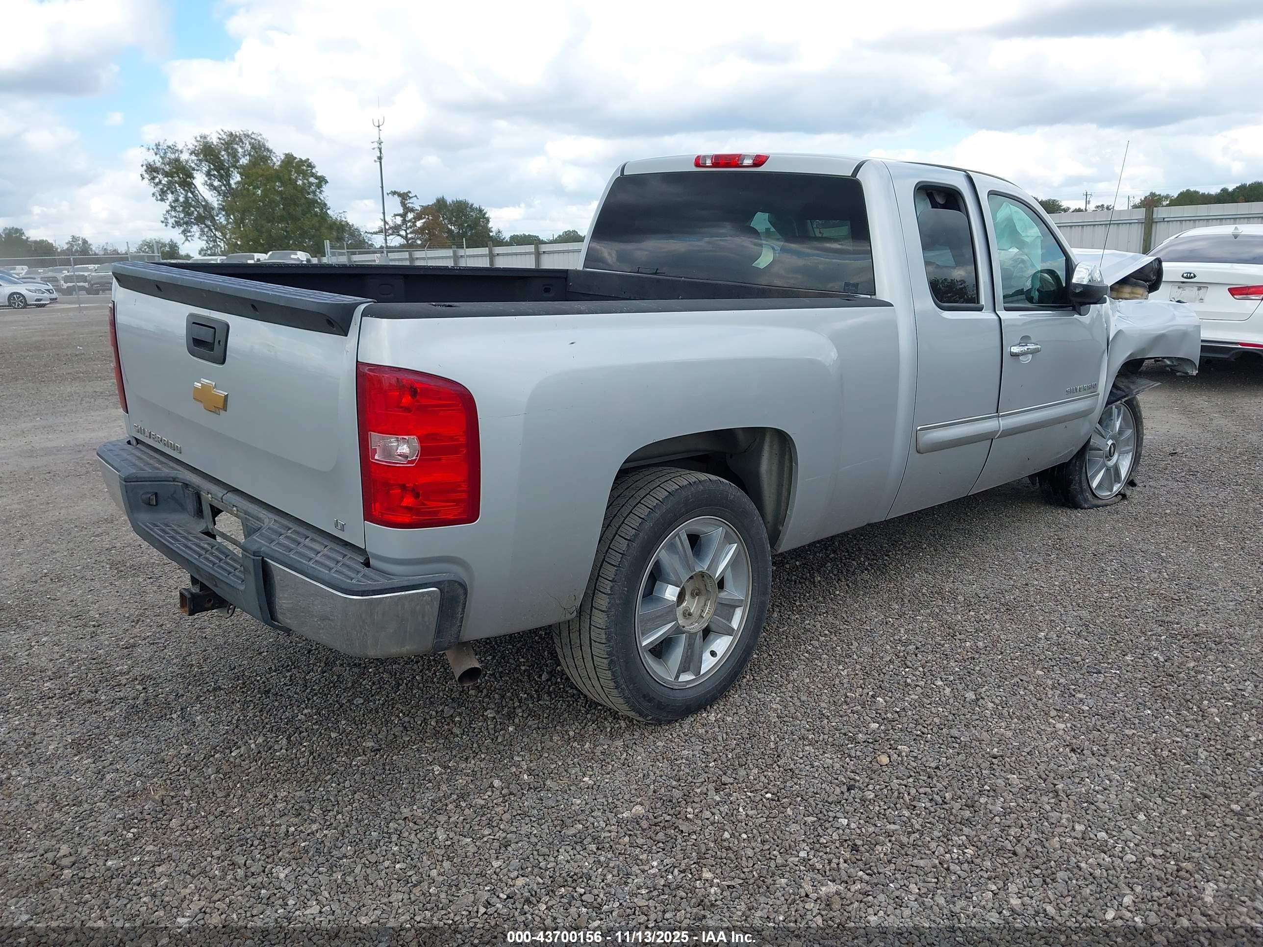 CHEVROLET SILVERADO image 4