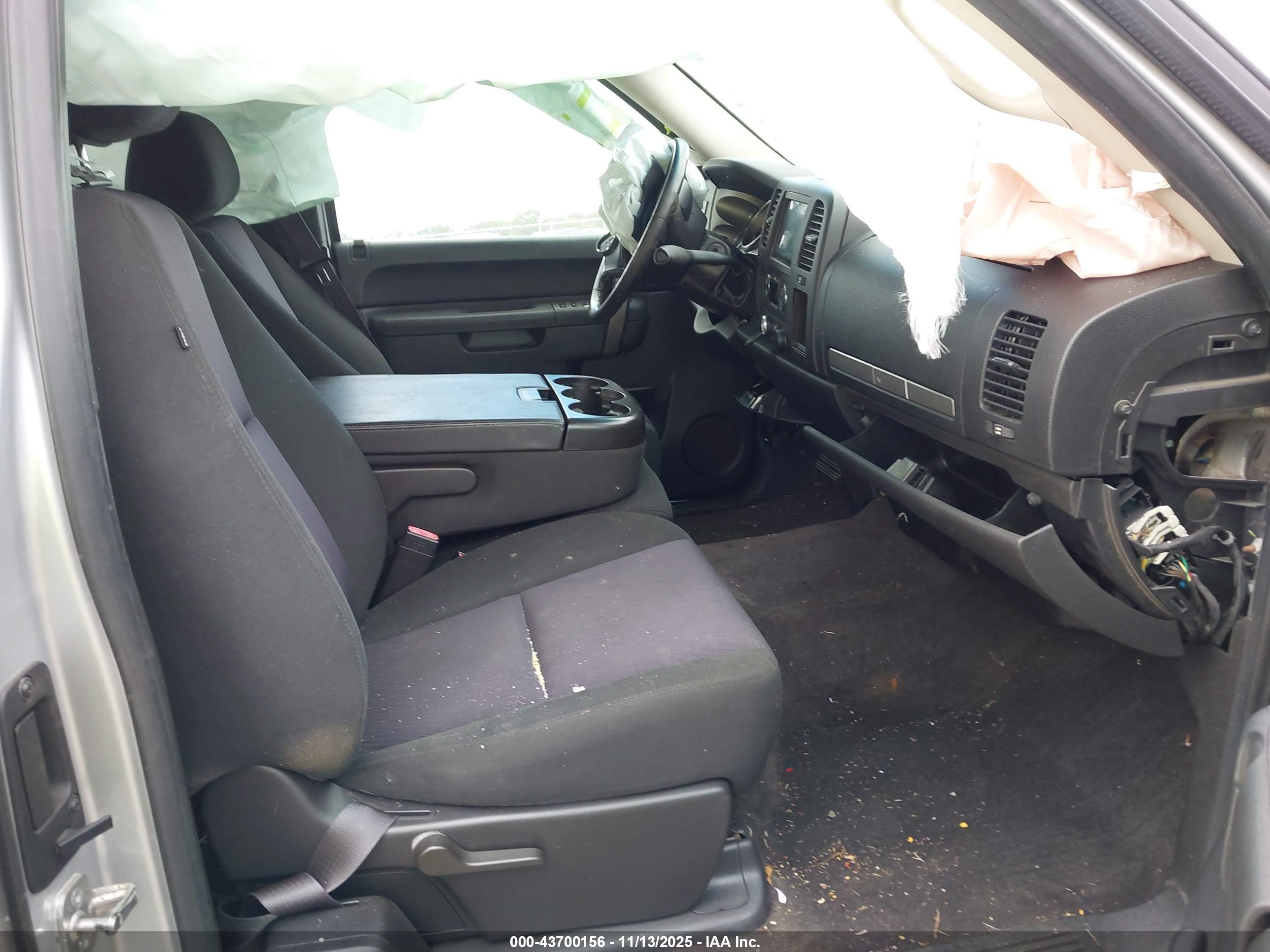 CHEVROLET SILVERADO image 5