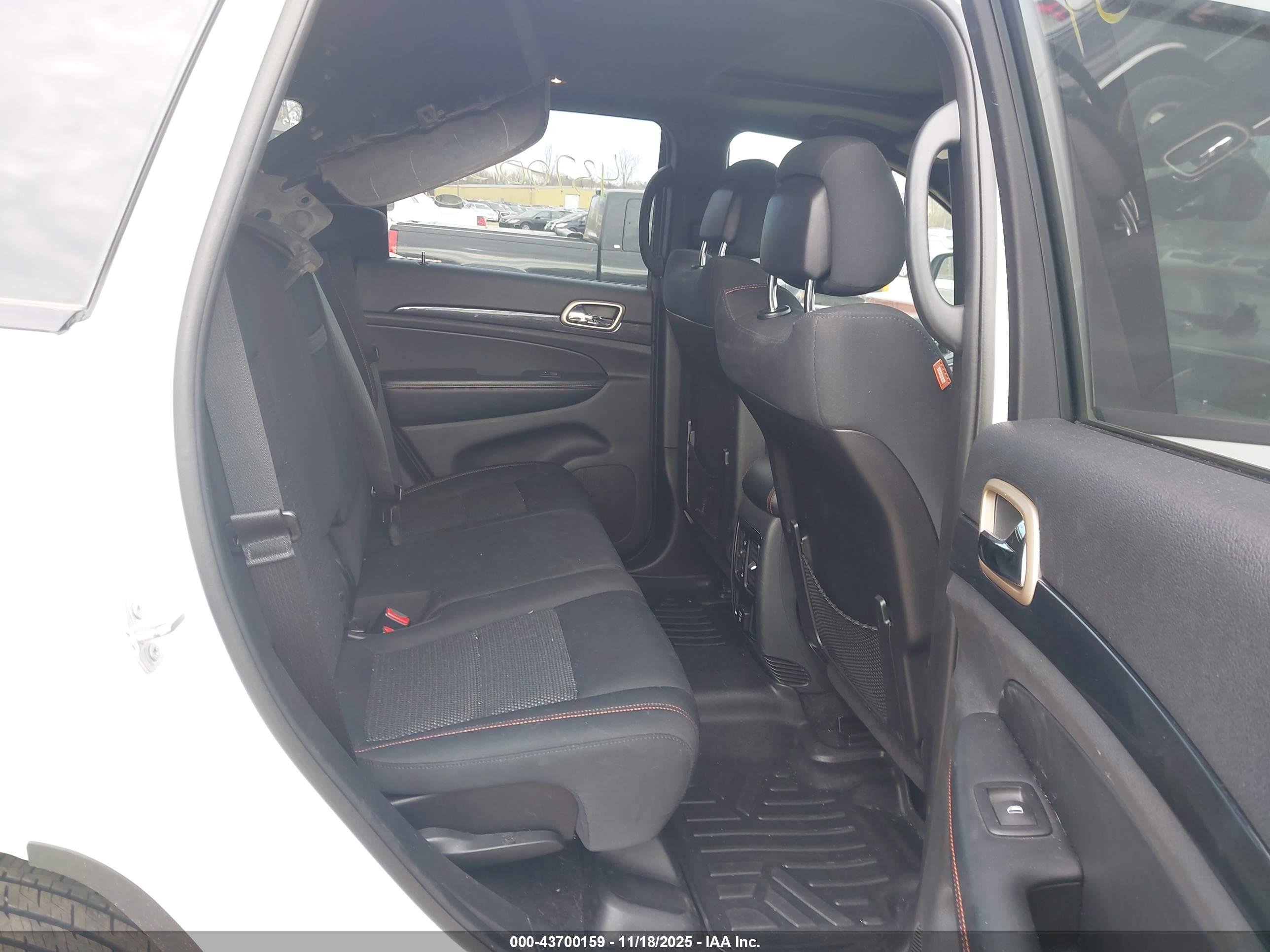 JEEP GRAND image 8