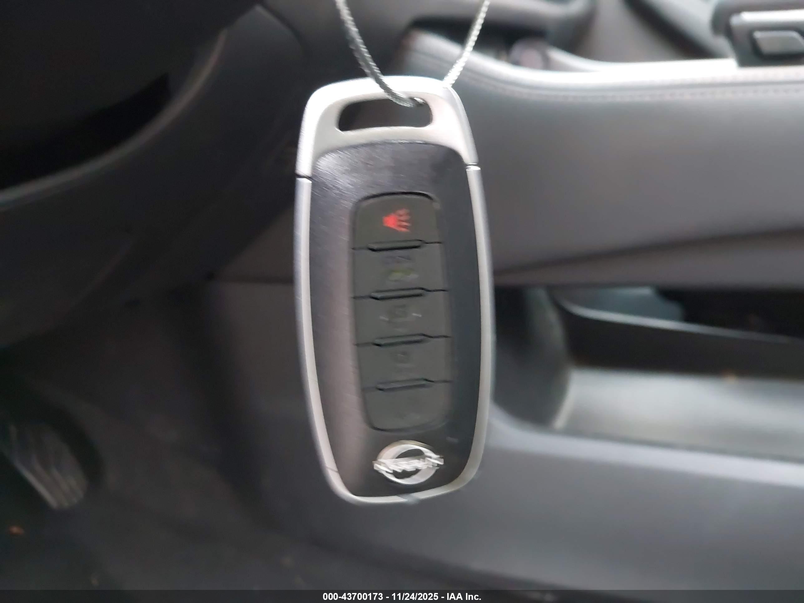 NISSAN ROGUE image 11