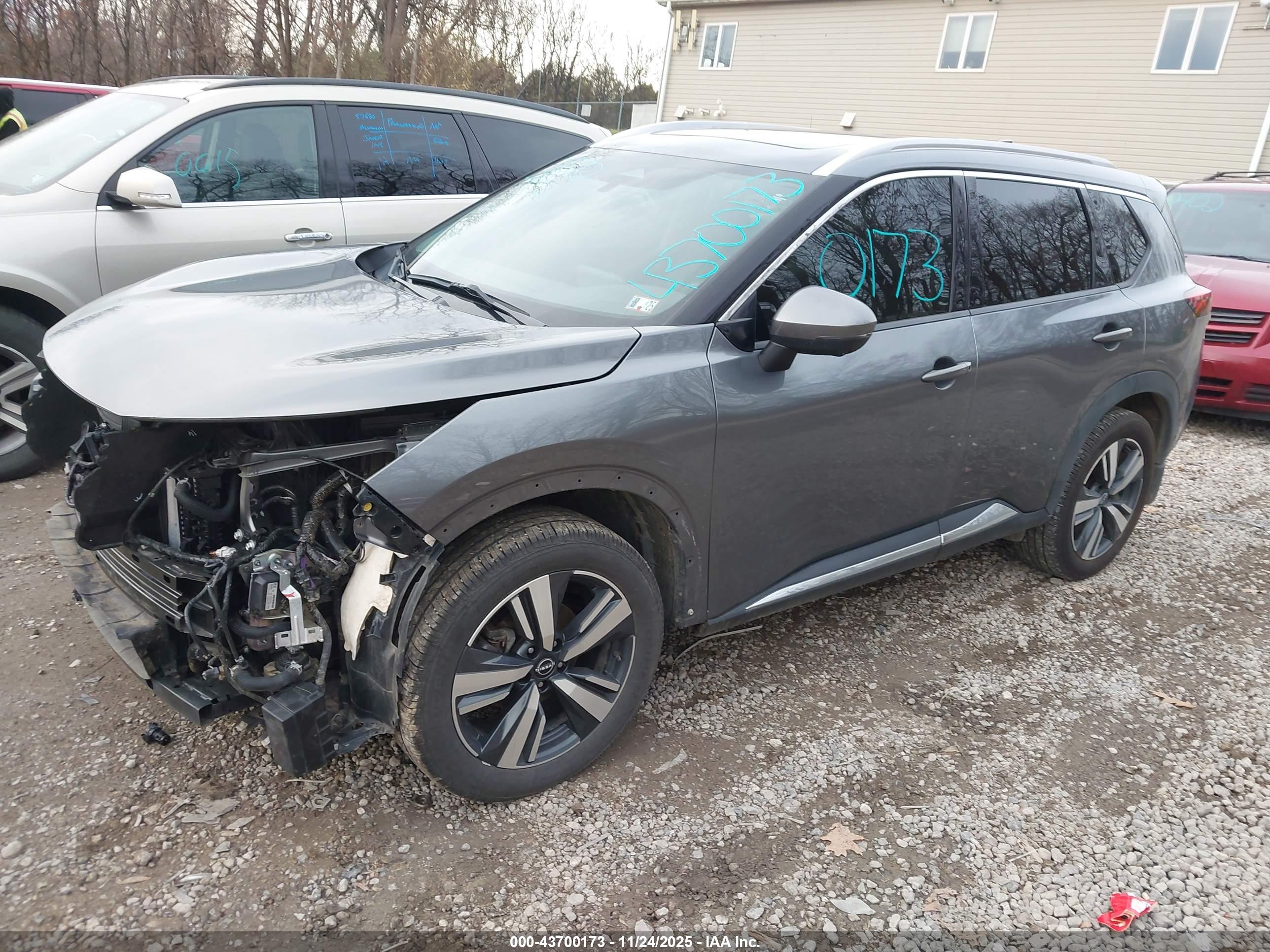 NISSAN ROGUE image 2