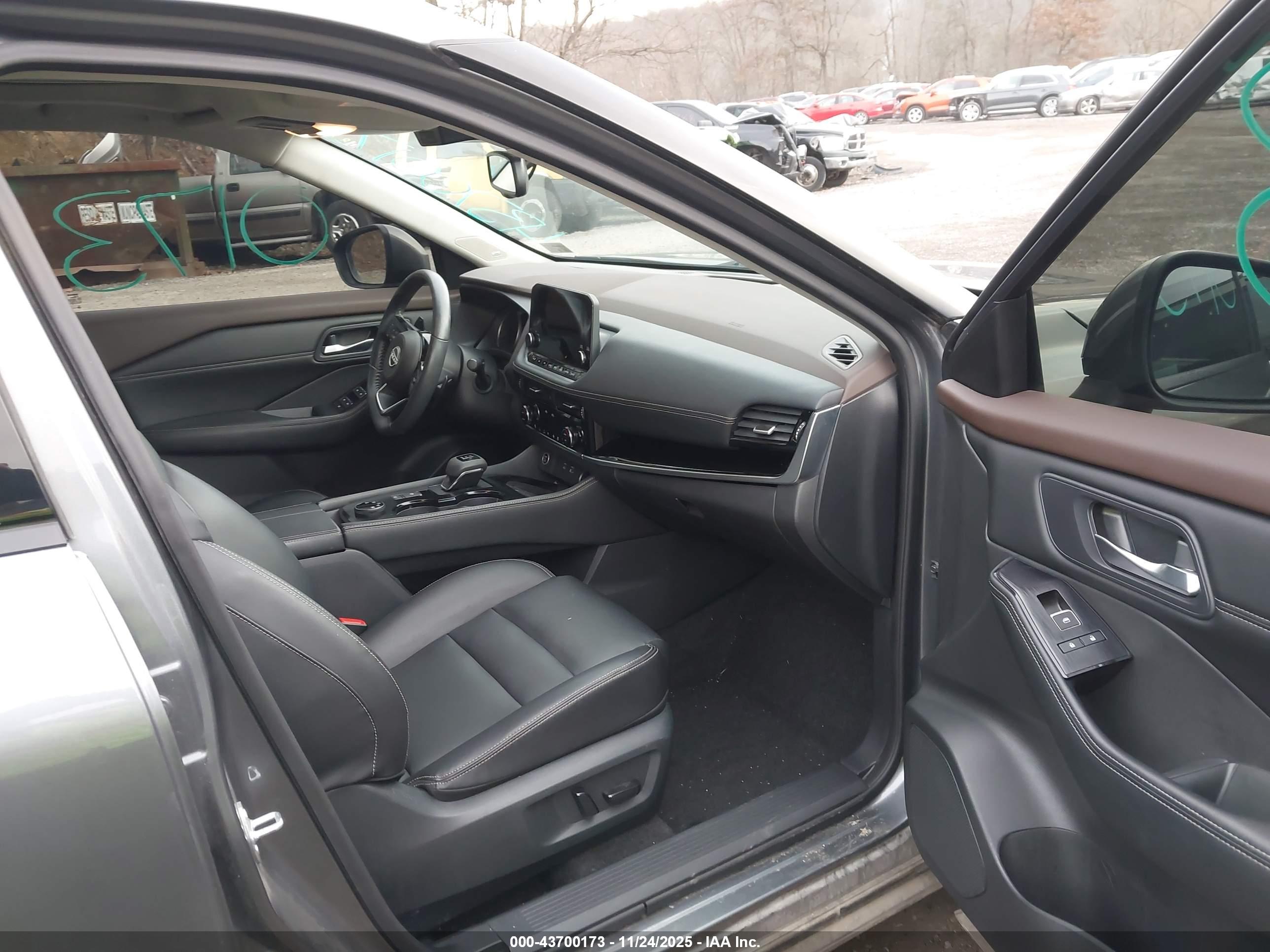 NISSAN ROGUE image 5