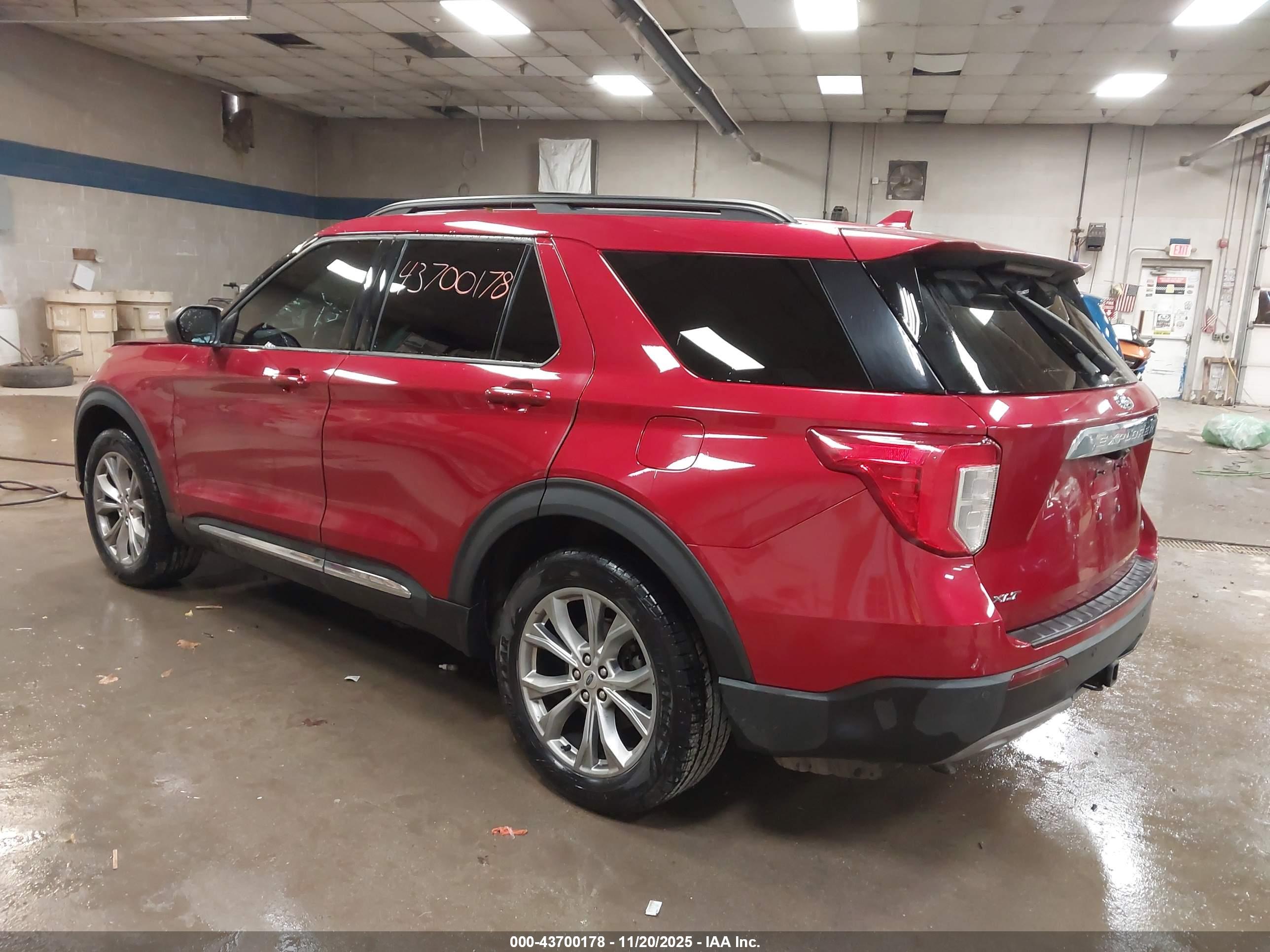 FORD EXPLORER image 3