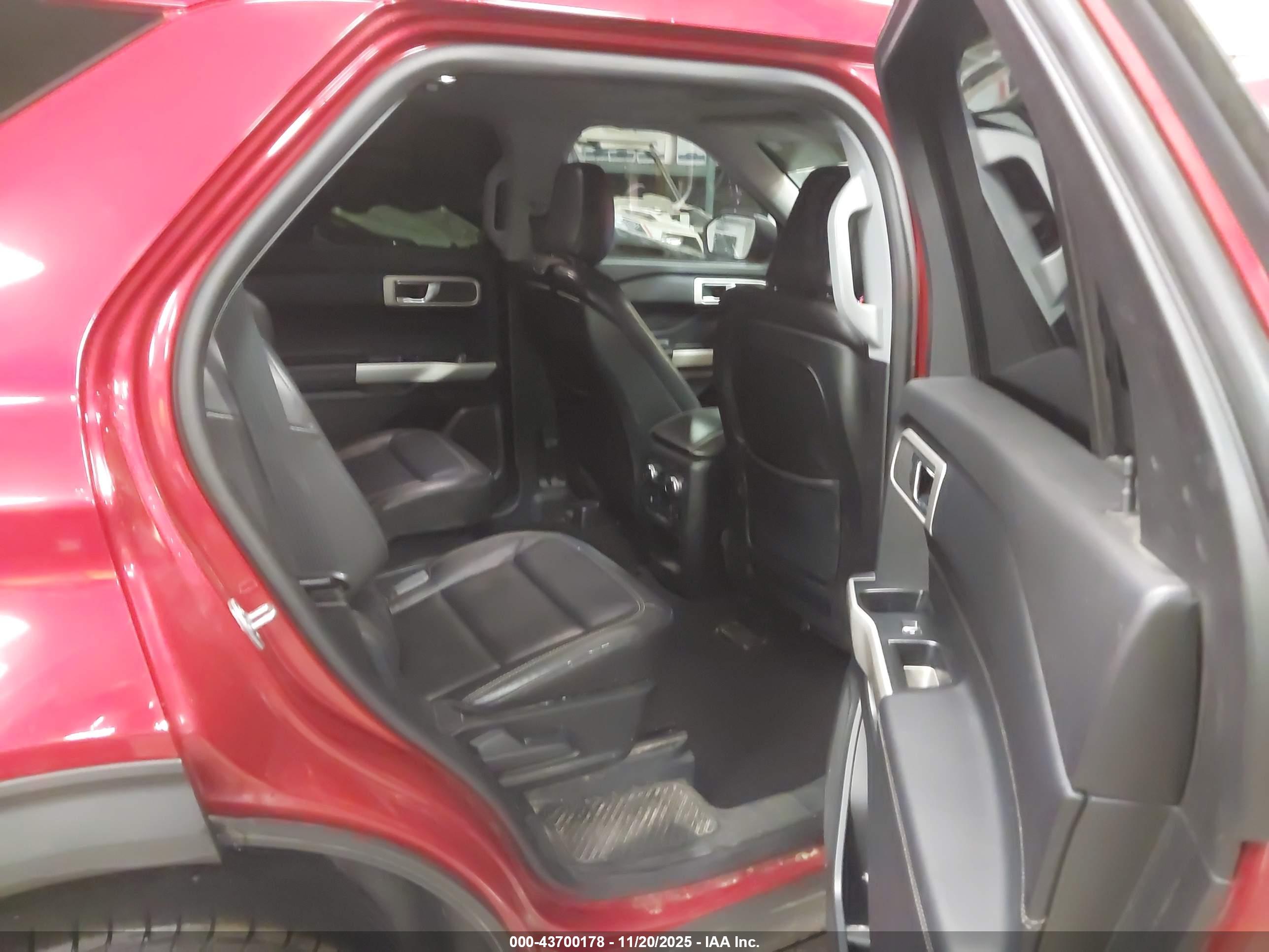 FORD EXPLORER image 8