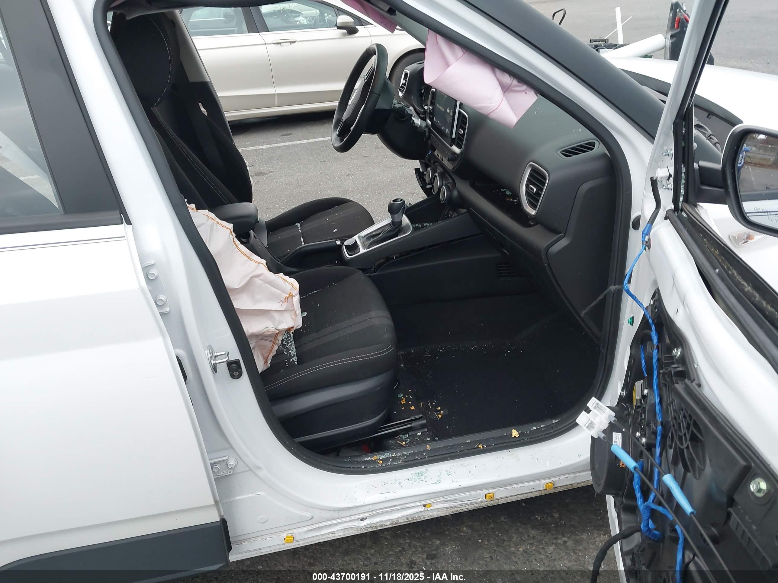 HYUNDAI VENUE image 5