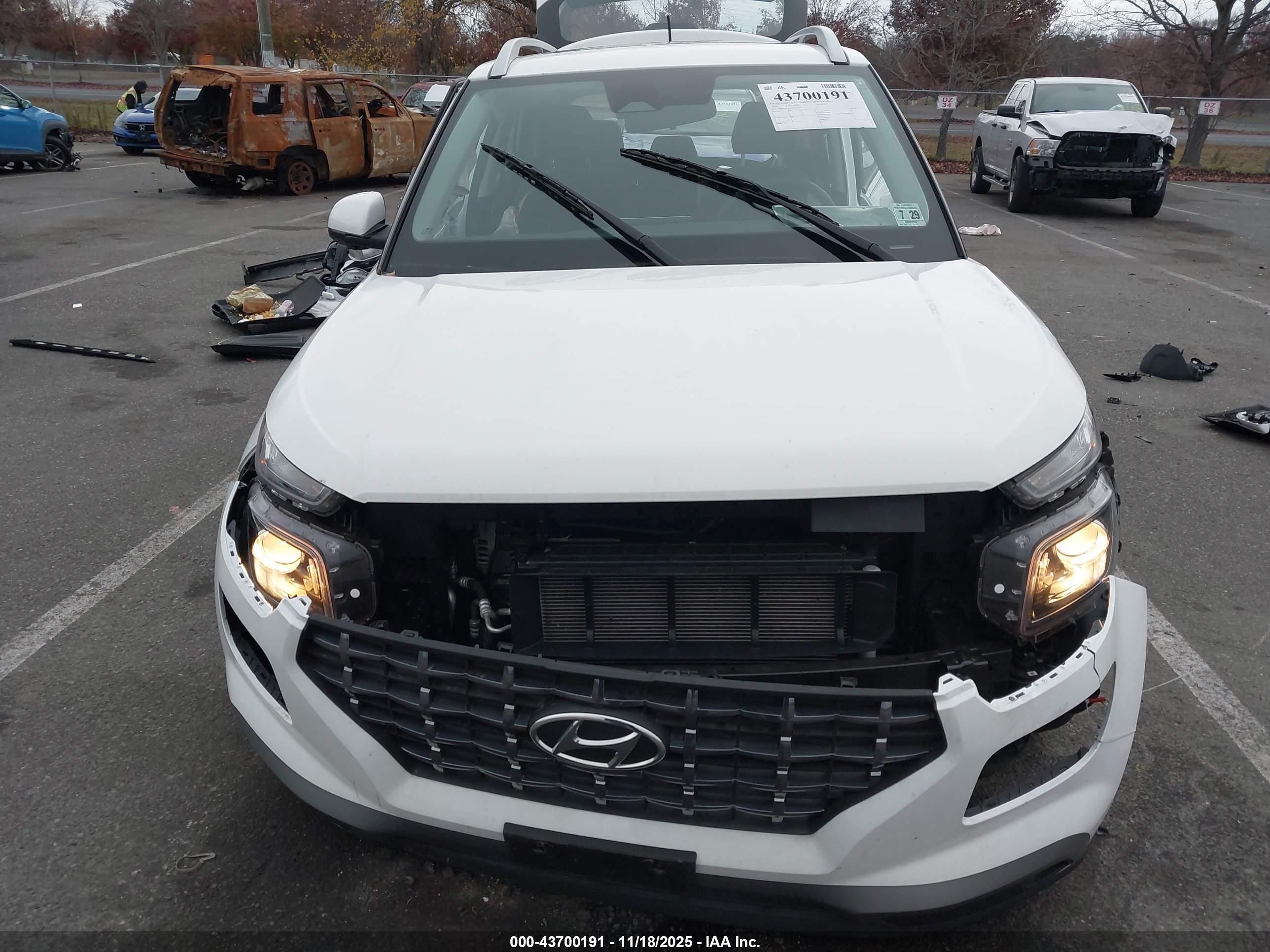 HYUNDAI VENUE image 6