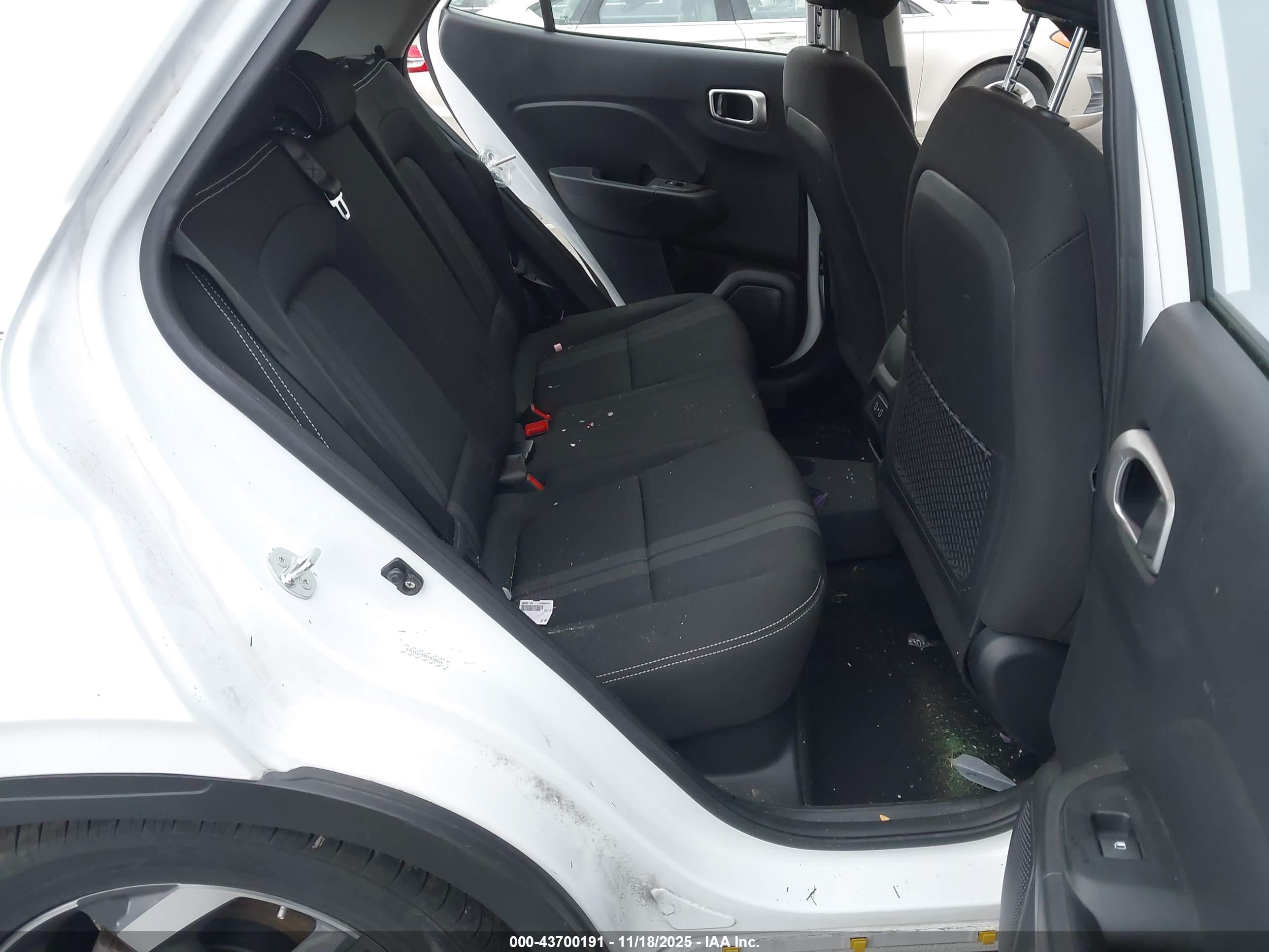 HYUNDAI VENUE image 8