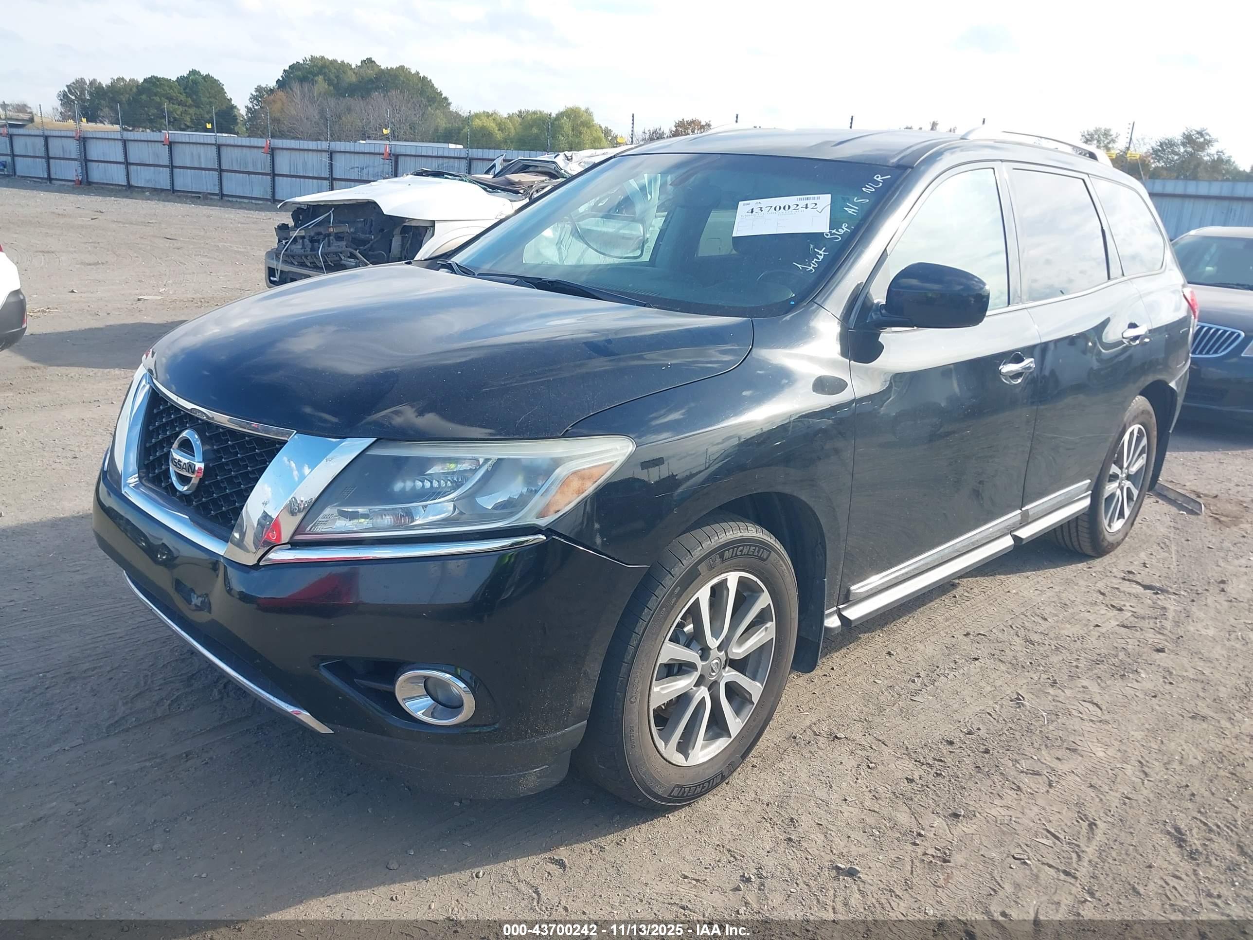 NISSAN PATHFINDER image 2