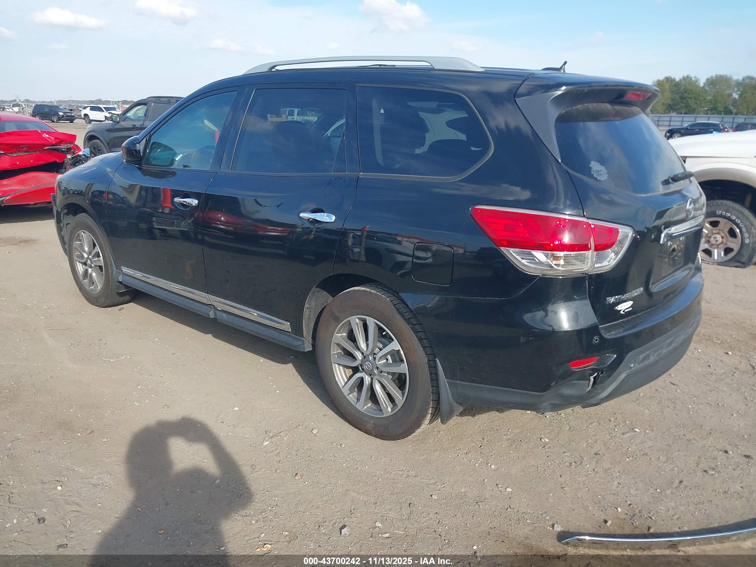 NISSAN PATHFINDER image 3
