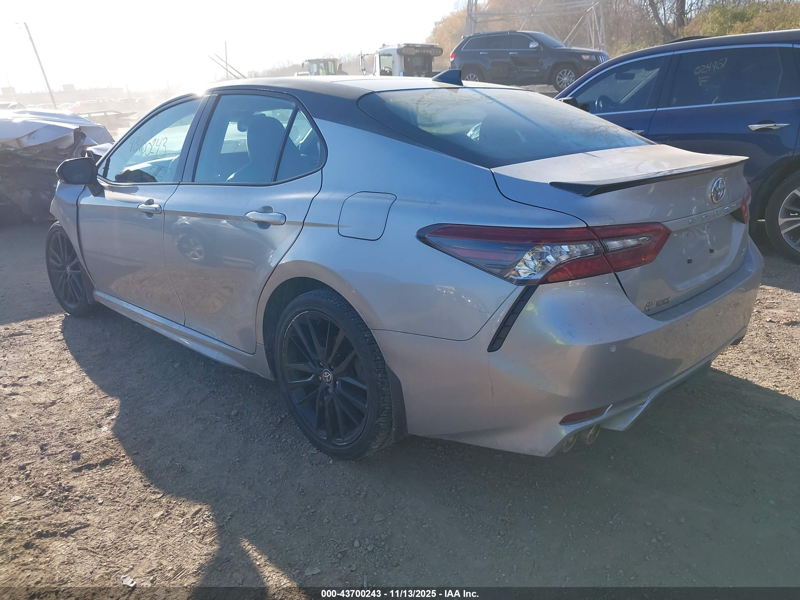 TOYOTA CAMRY image 3