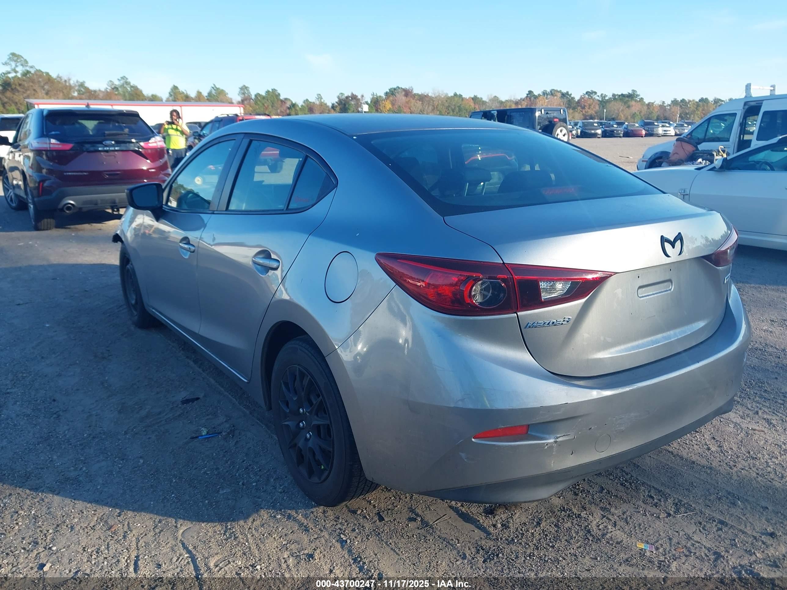 MAZDA MAZDA3 image 3