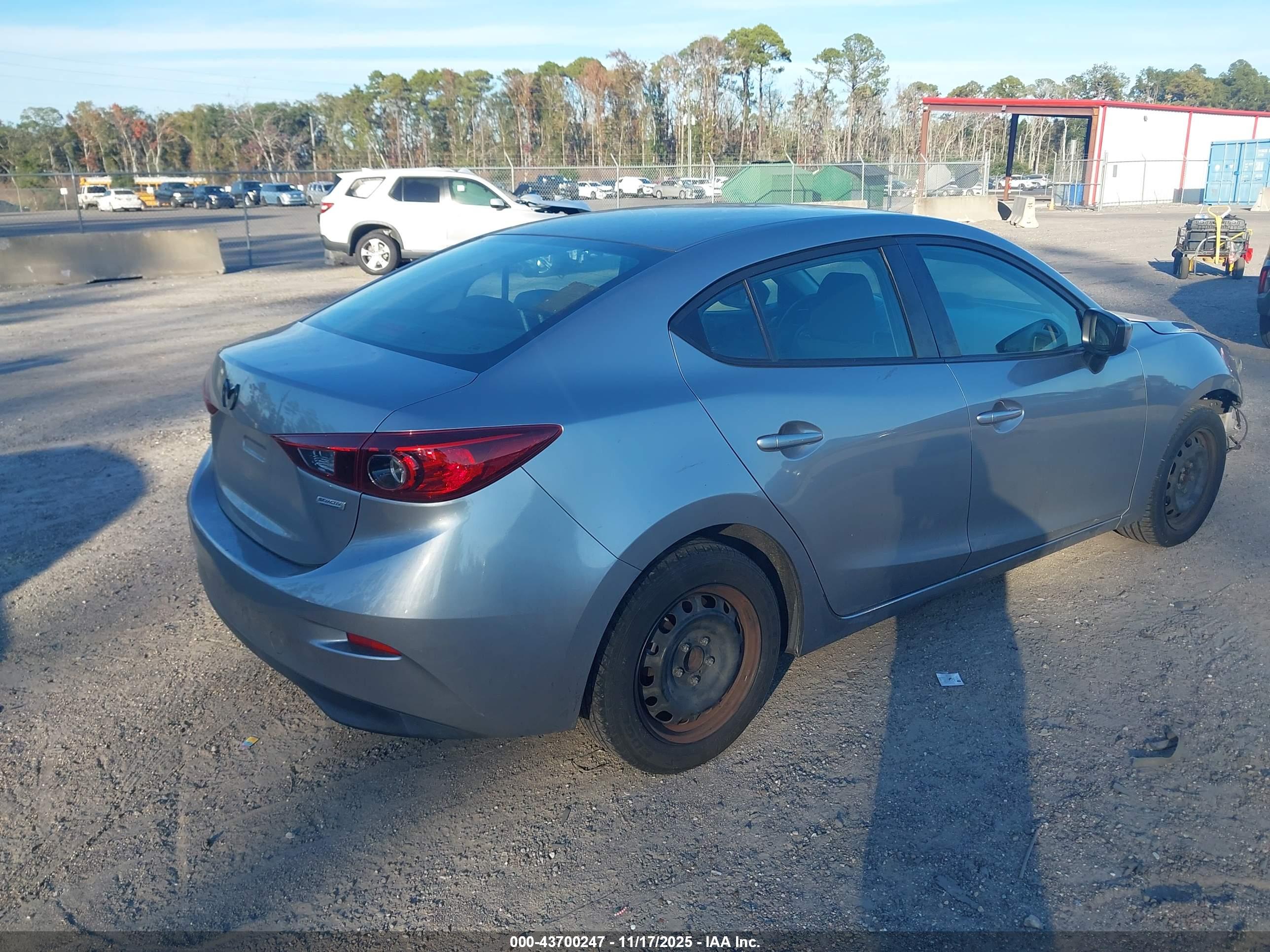 MAZDA MAZDA3 image 4
