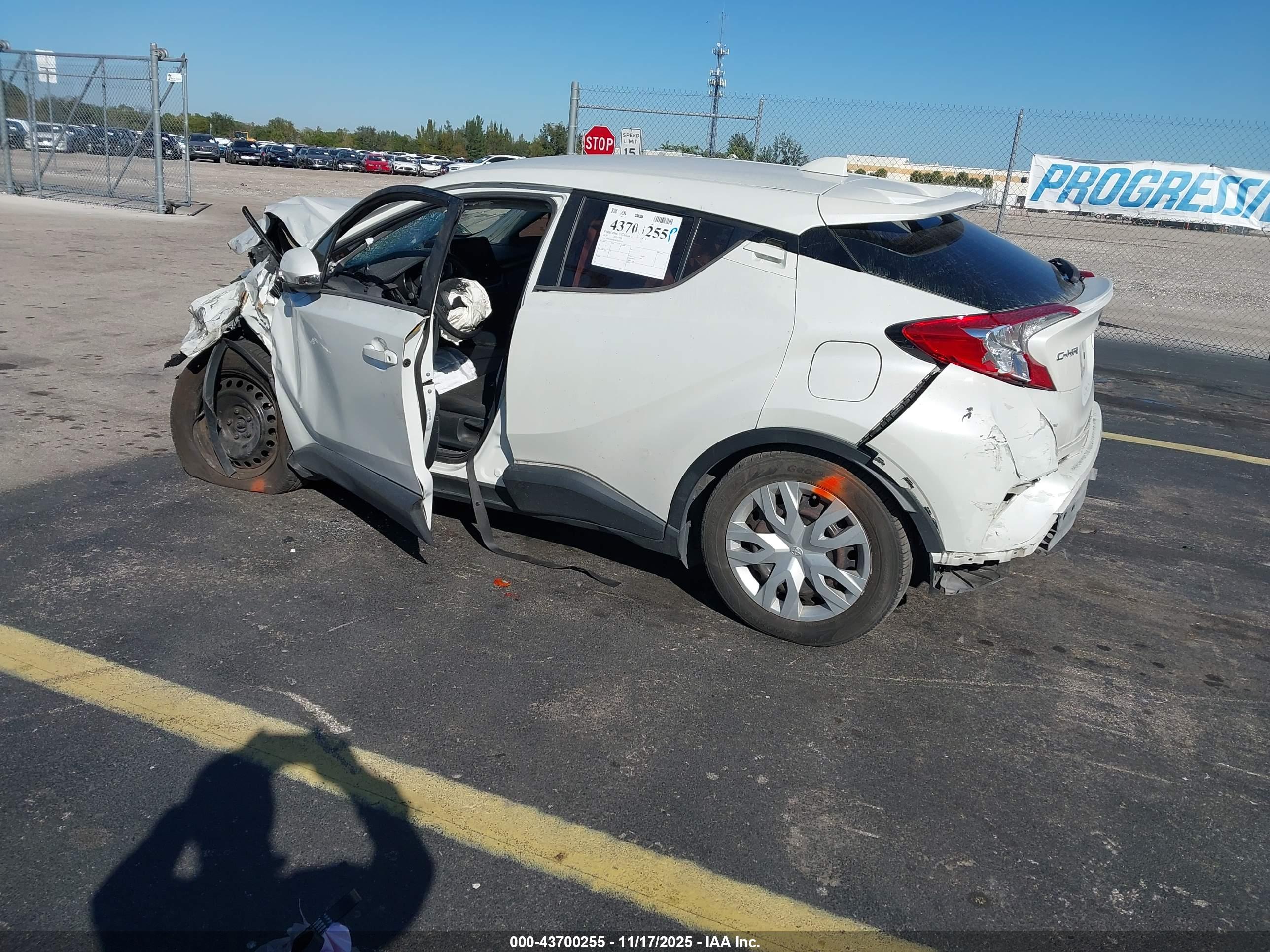 TOYOTA C-HR image 3