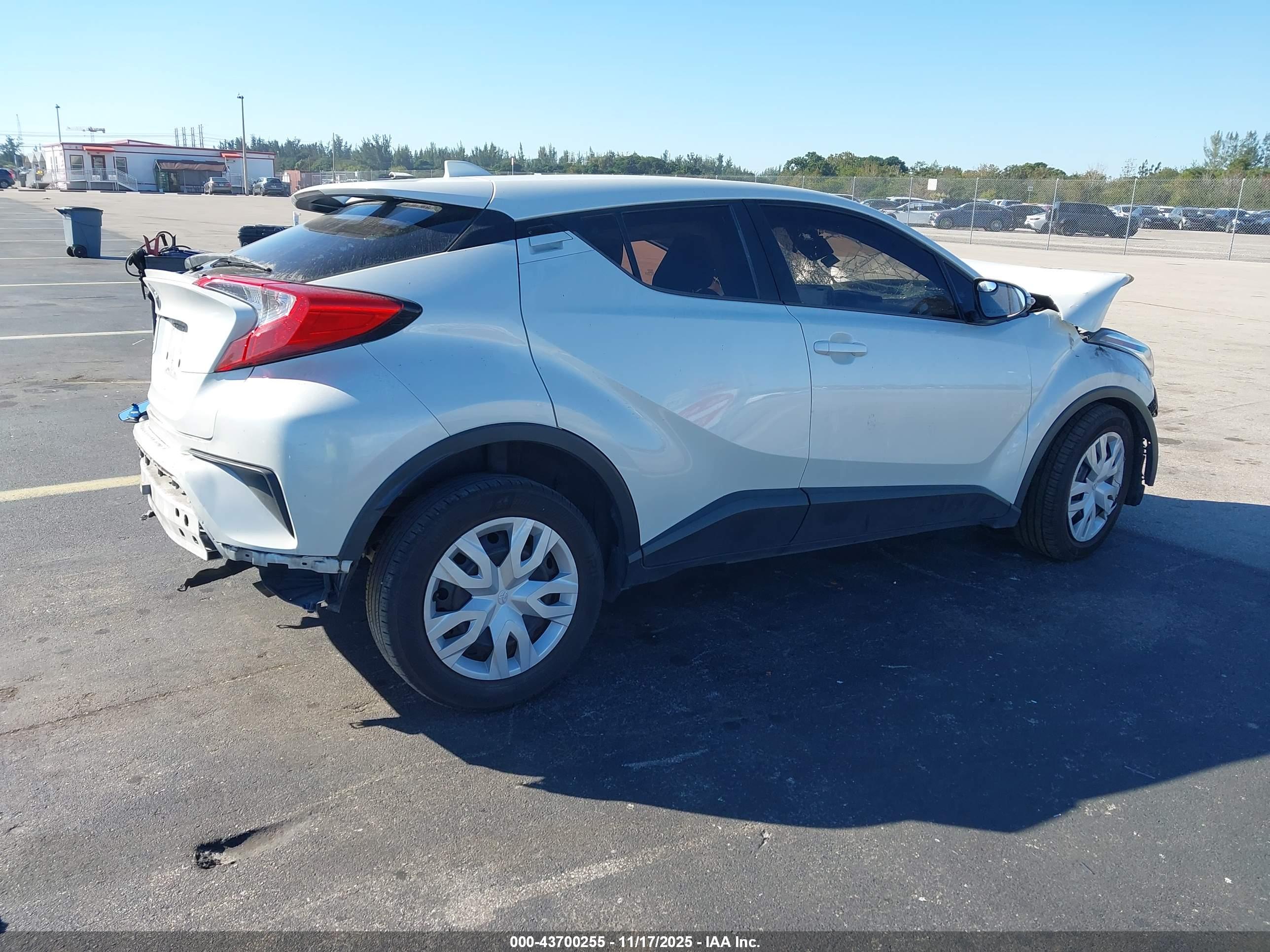 TOYOTA C-HR image 4