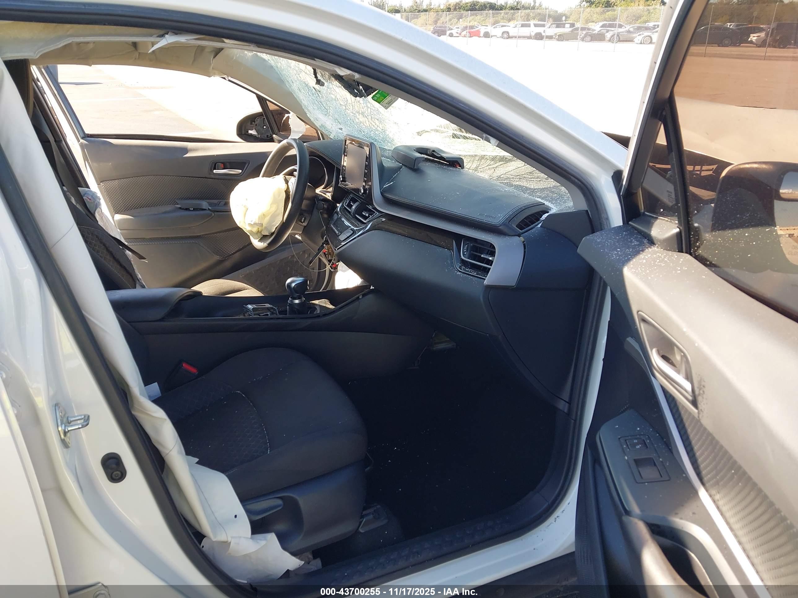 TOYOTA C-HR image 5