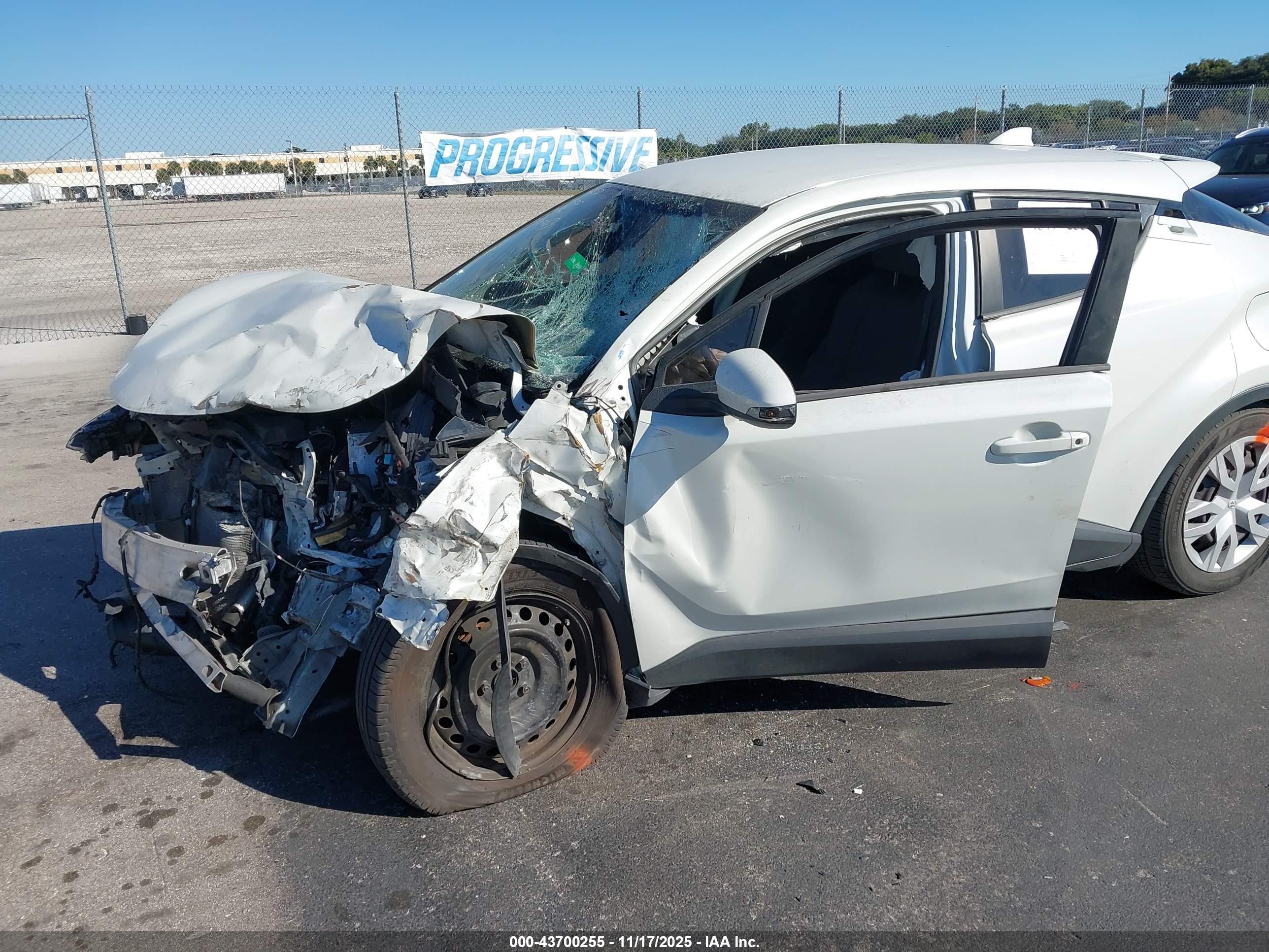 TOYOTA C-HR image 6