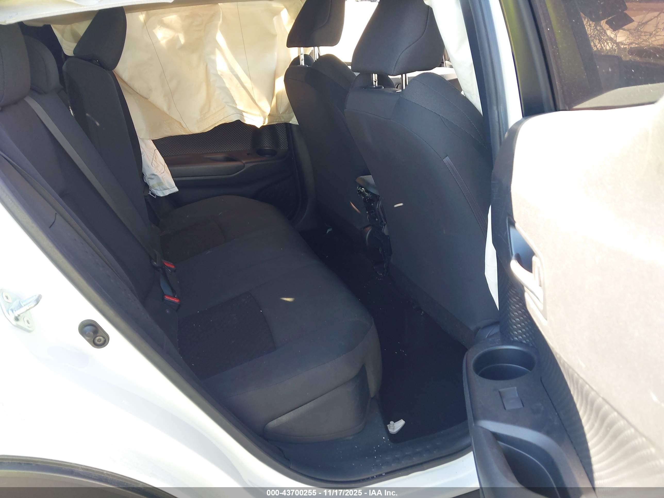 TOYOTA C-HR image 8
