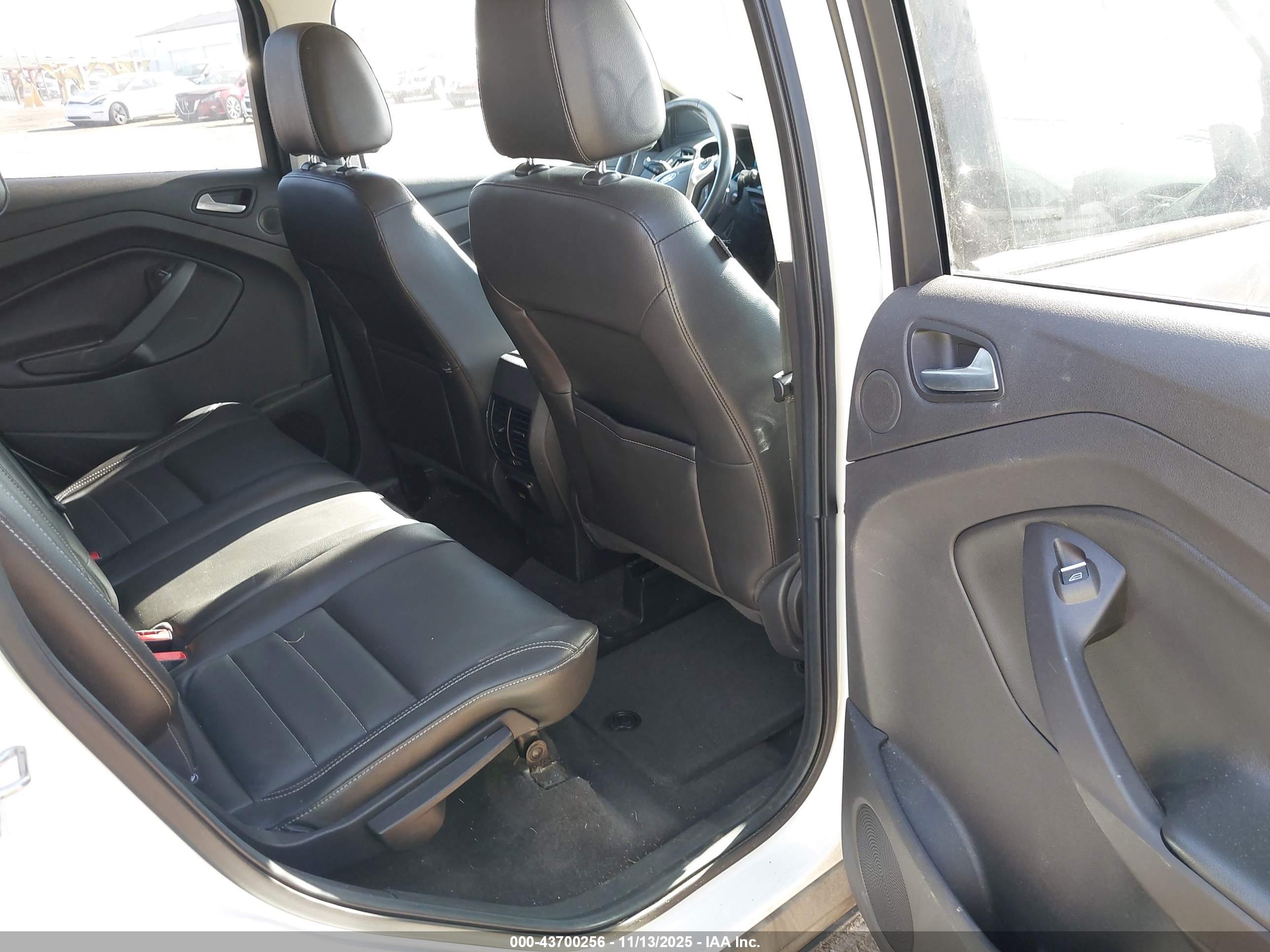 FORD ESCAPE image 8