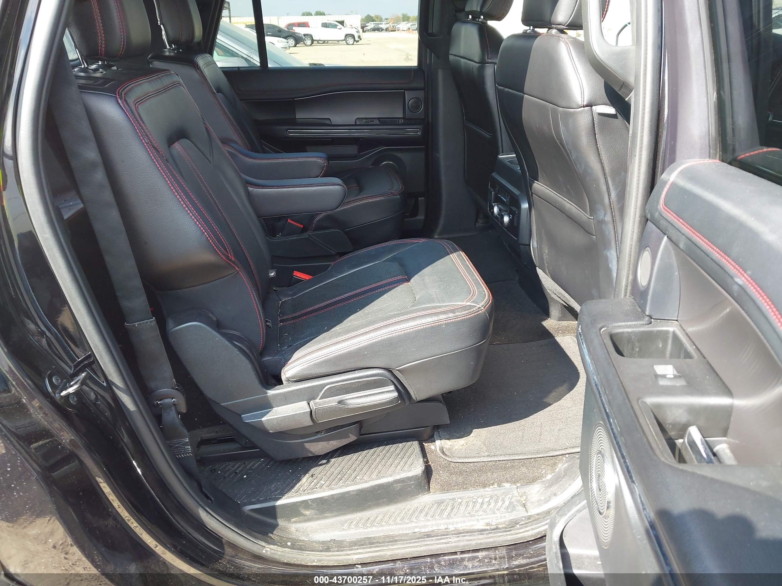 FORD EXPEDITION image 8