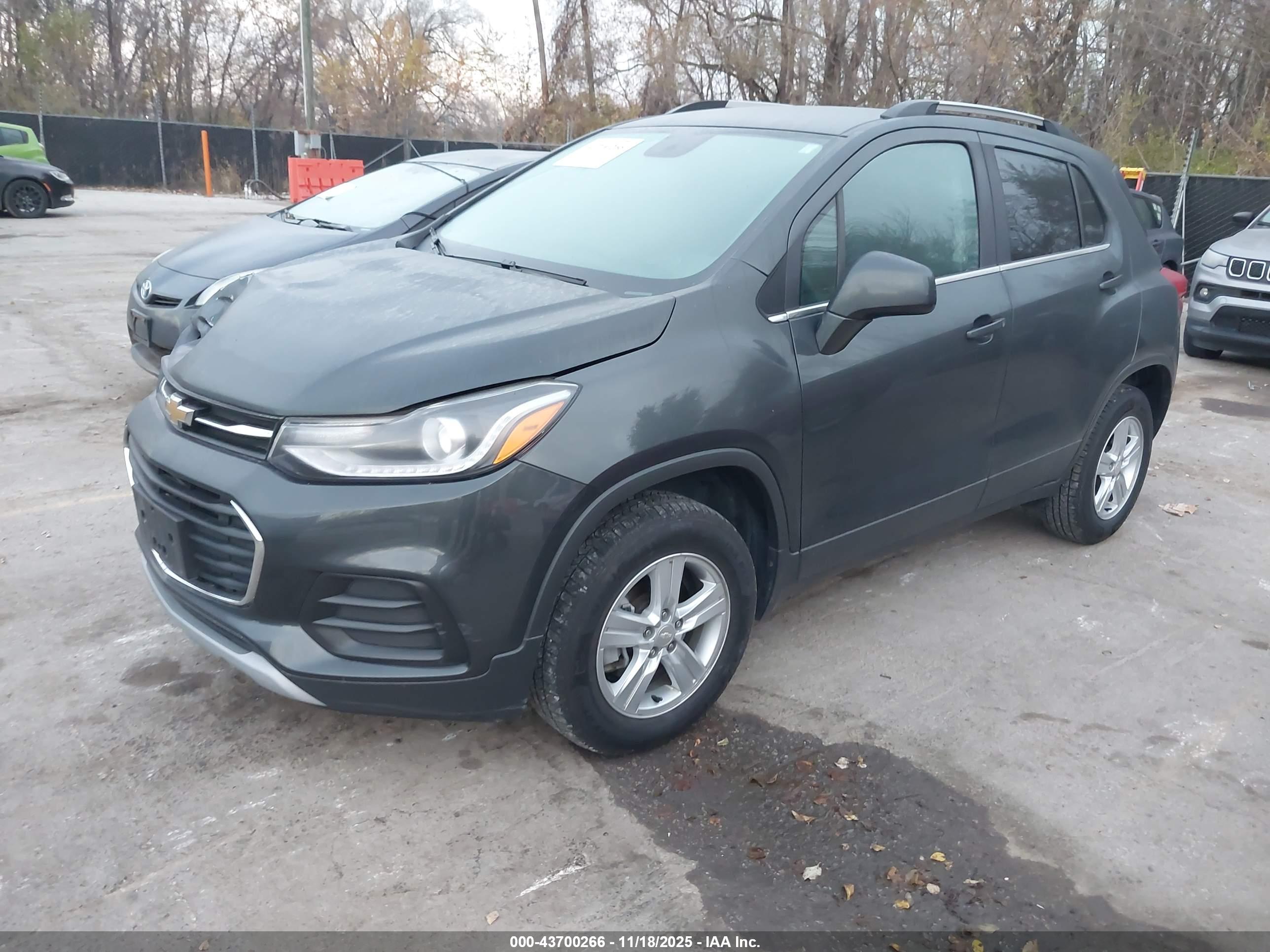 CHEVROLET TRAX image 2
