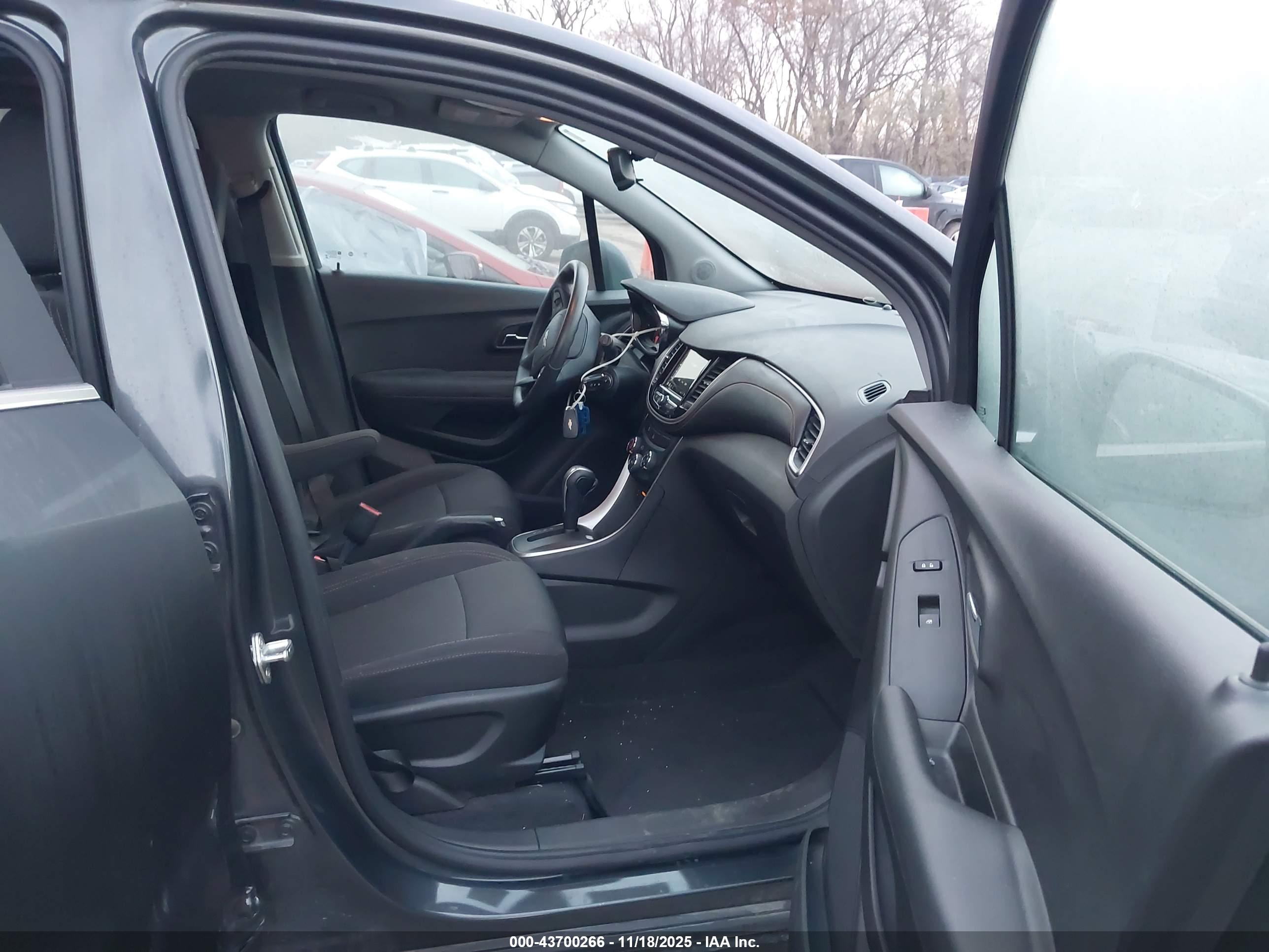 CHEVROLET TRAX image 5