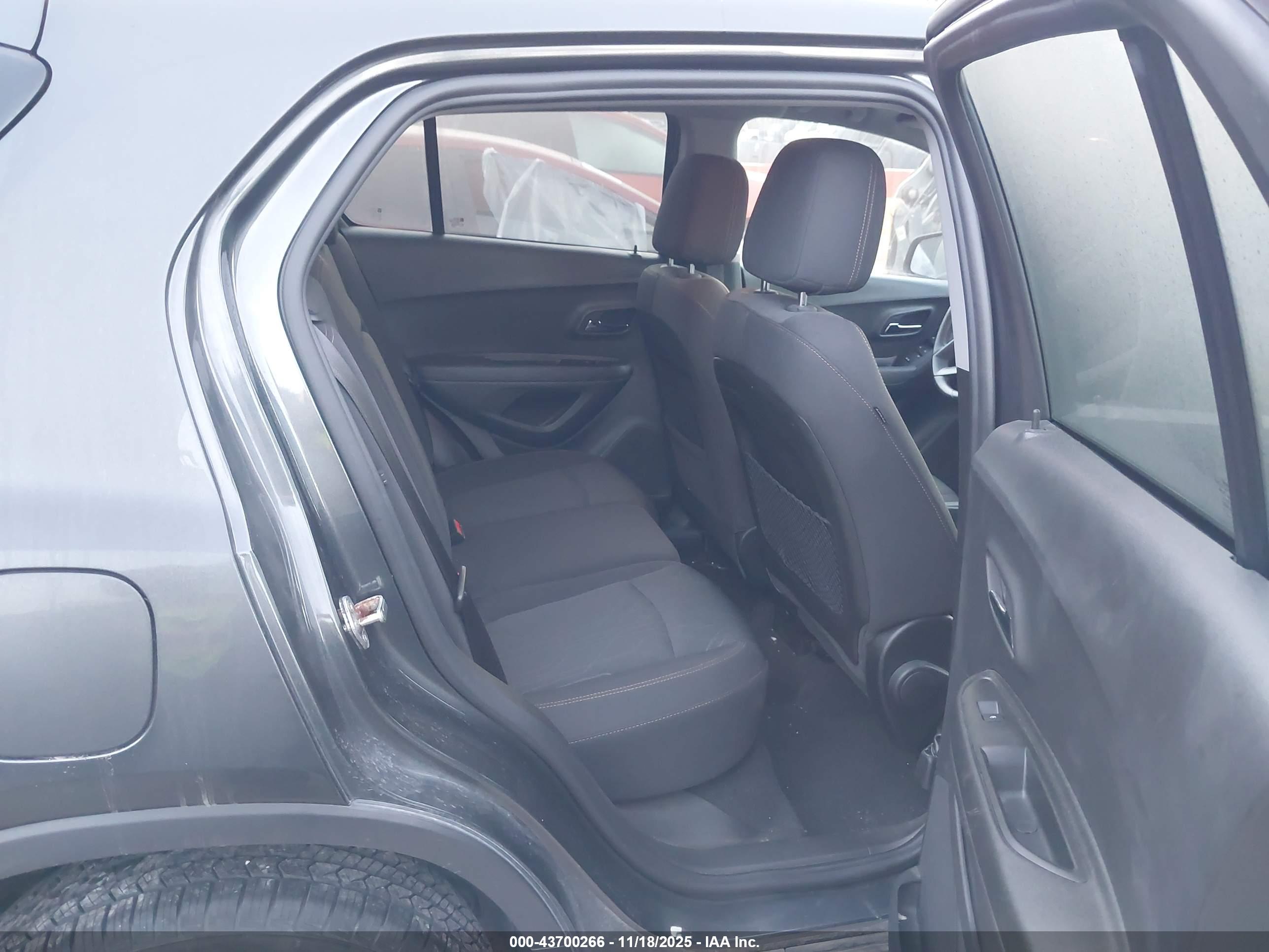 CHEVROLET TRAX image 8