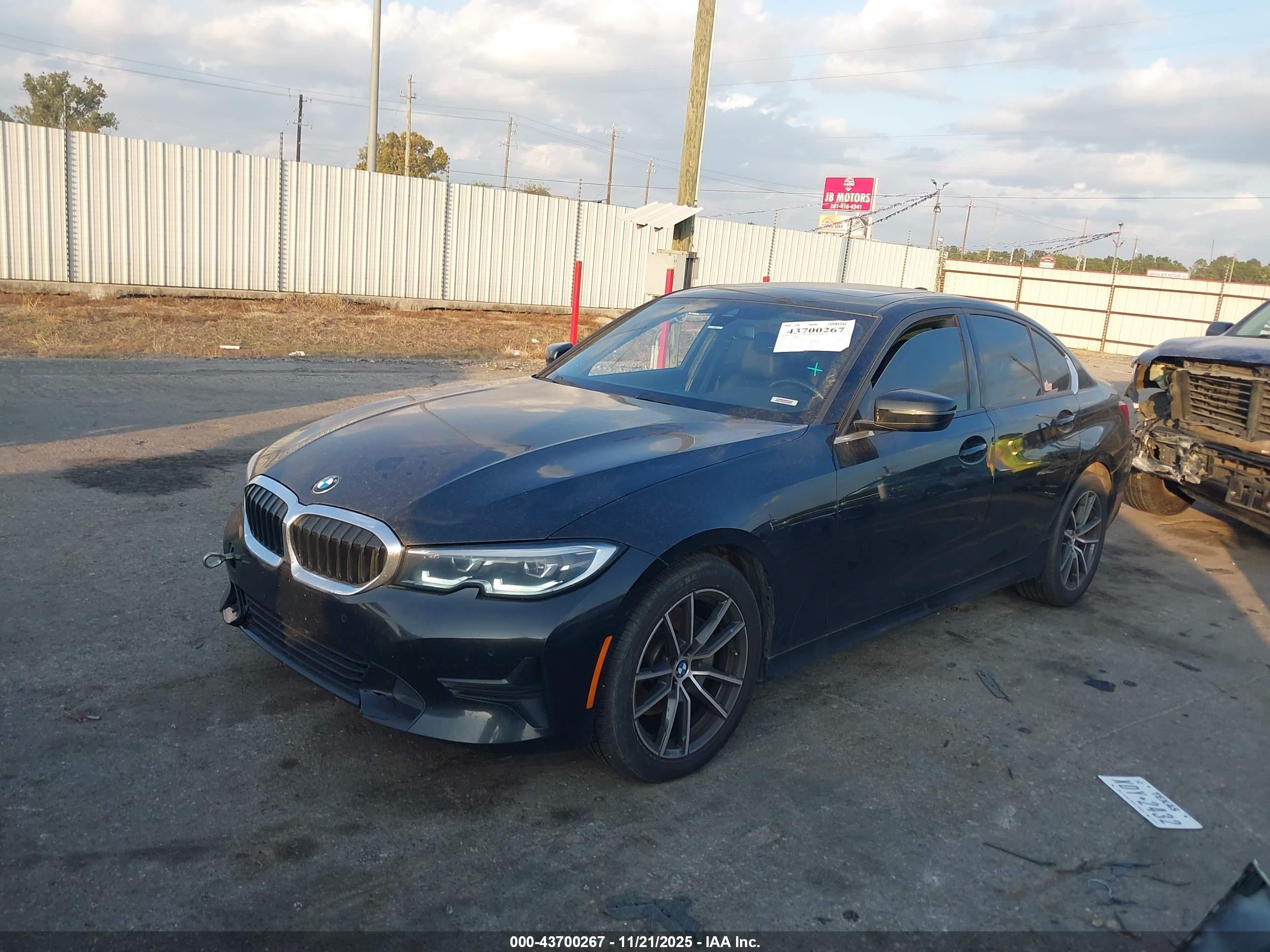 BMW 330I image 2