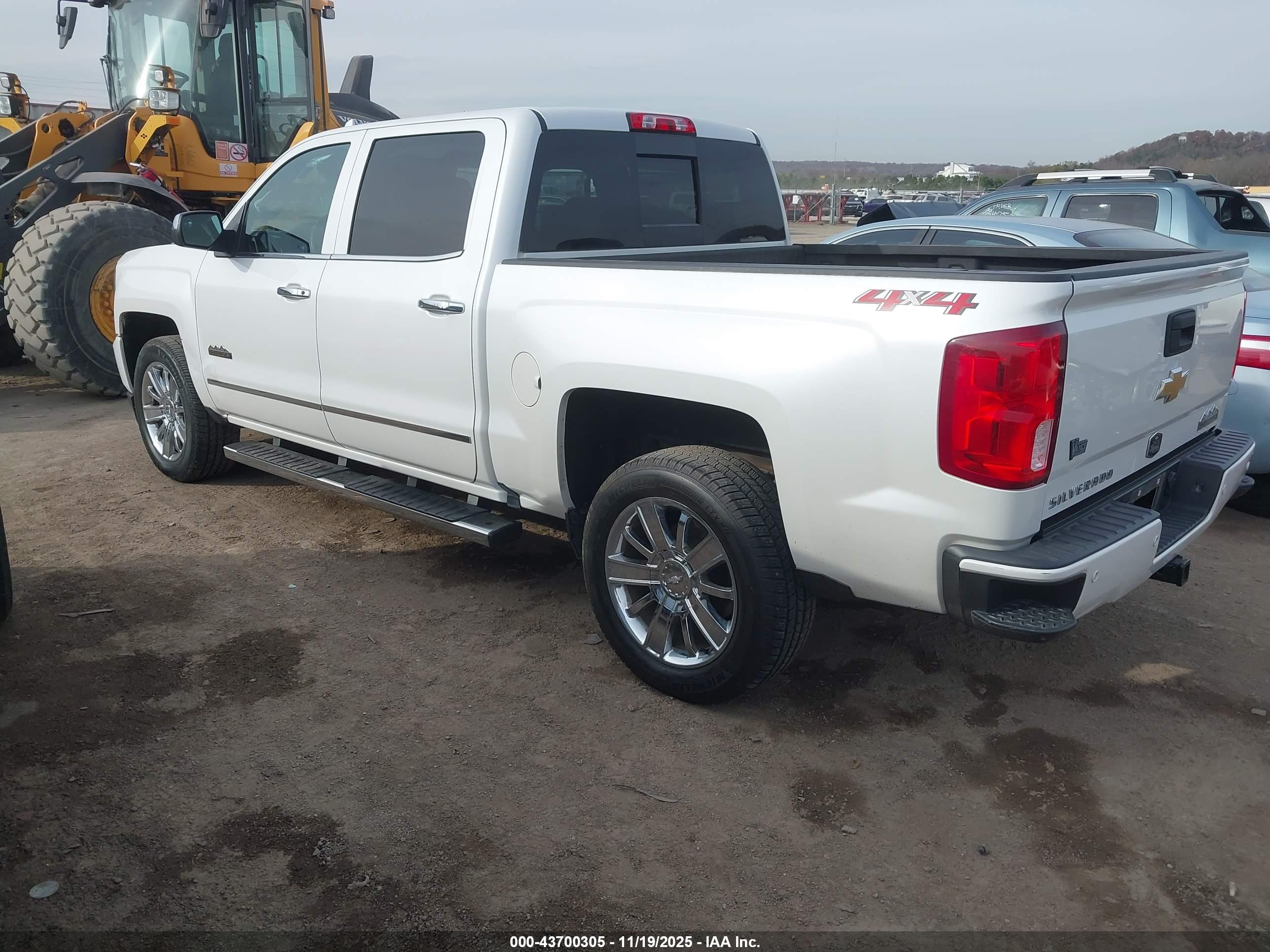 CHEVROLET SILVERADO image 3