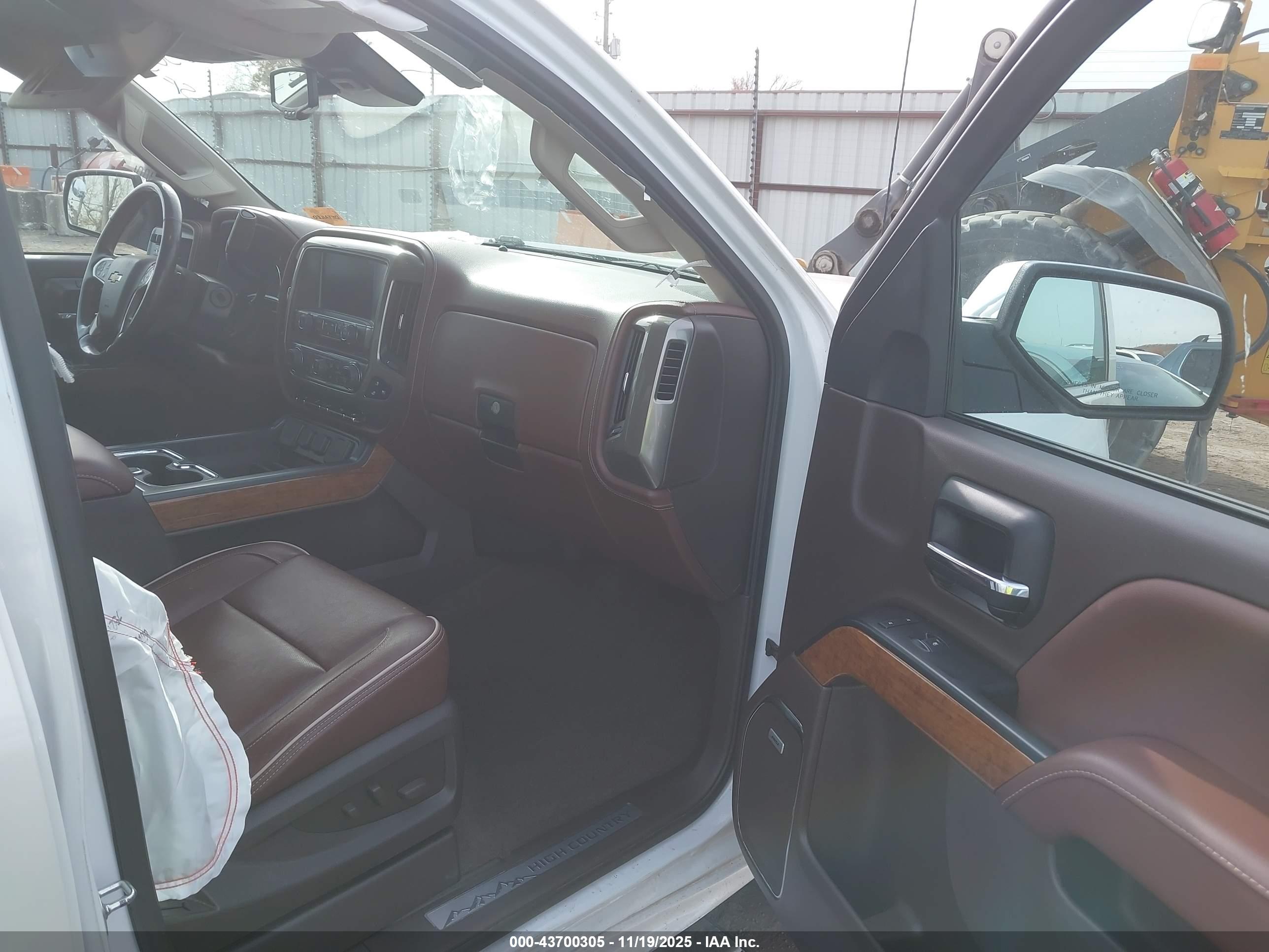 CHEVROLET SILVERADO image 5