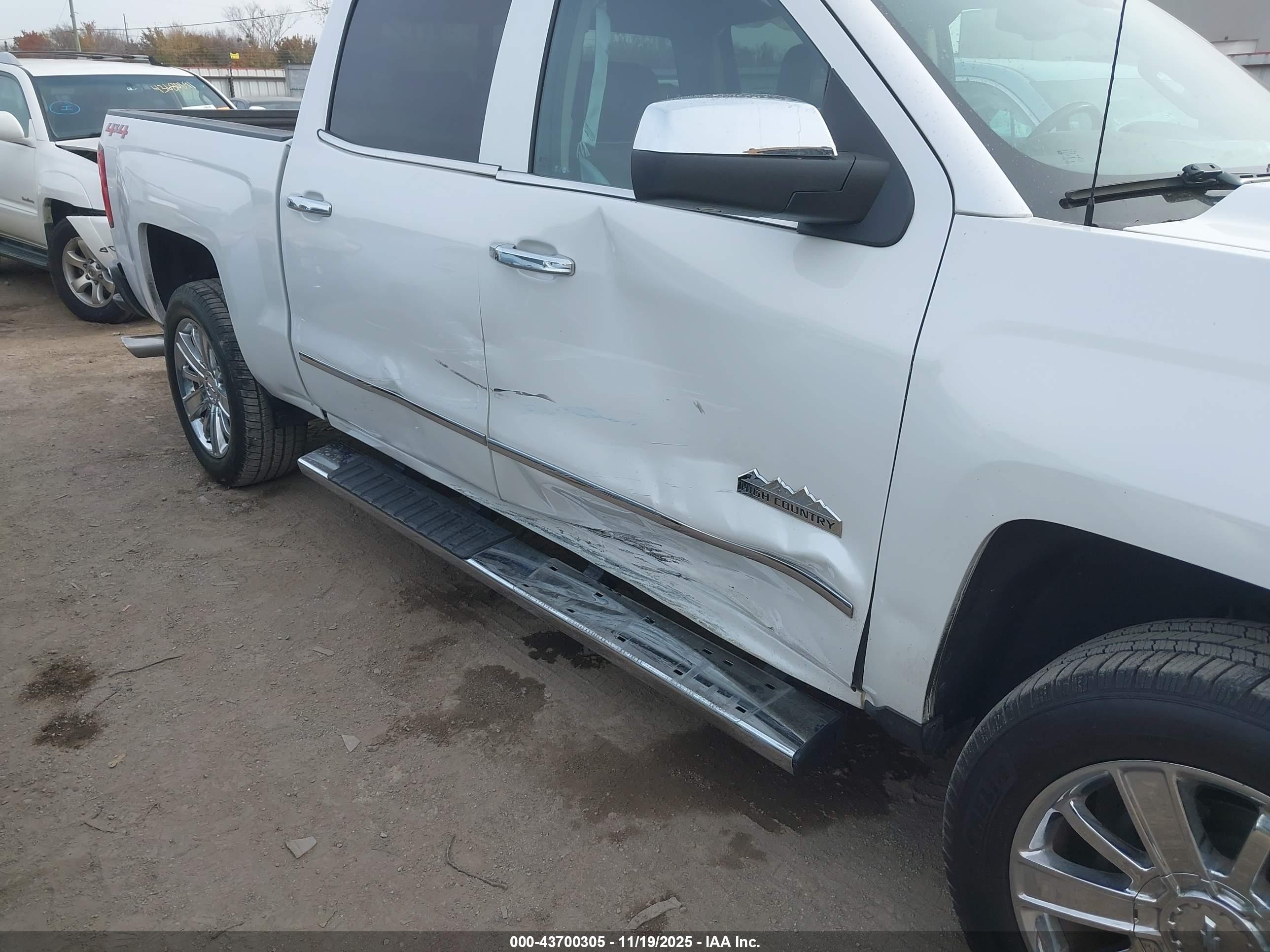CHEVROLET SILVERADO image 6
