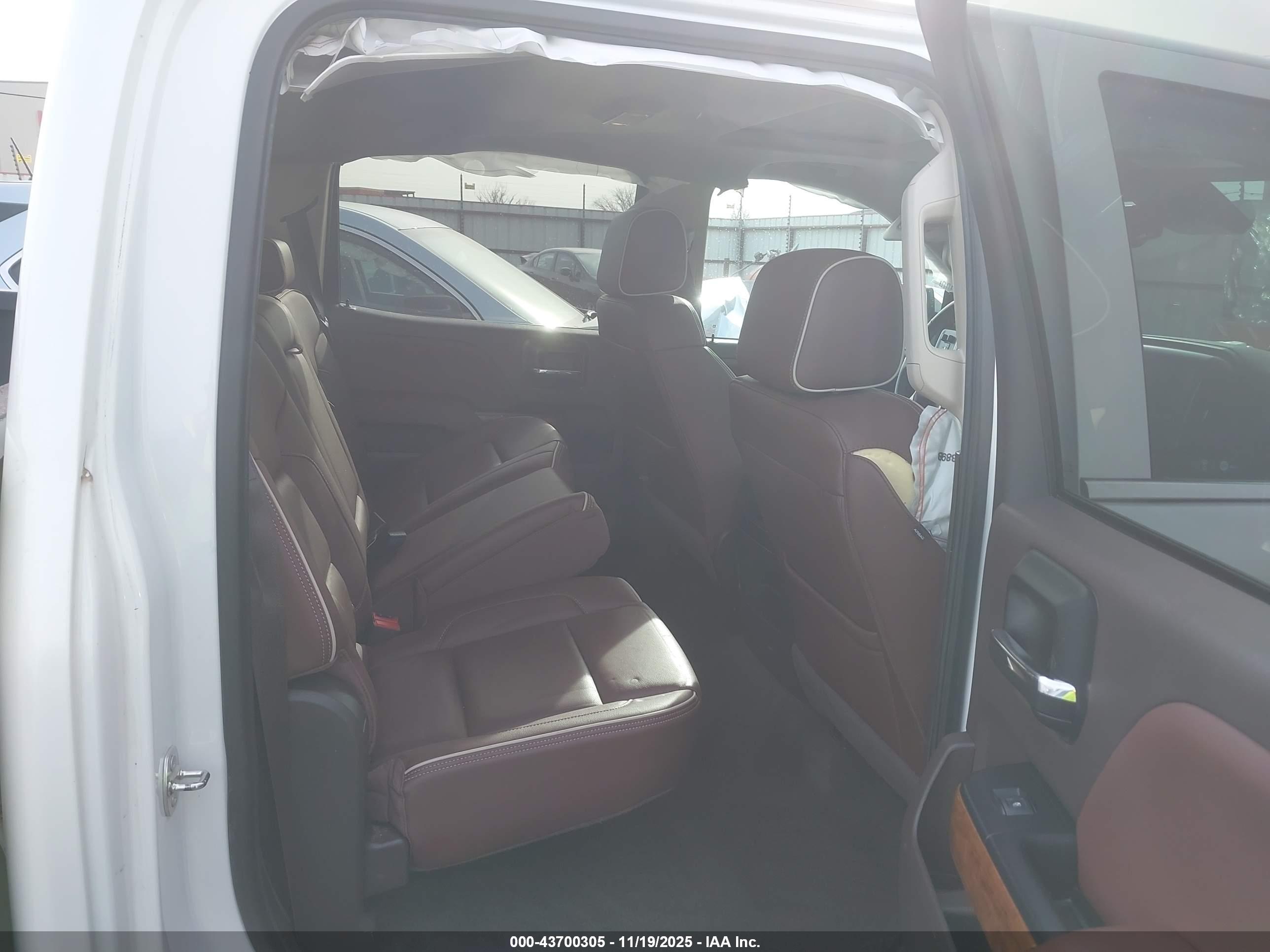 CHEVROLET SILVERADO image 8