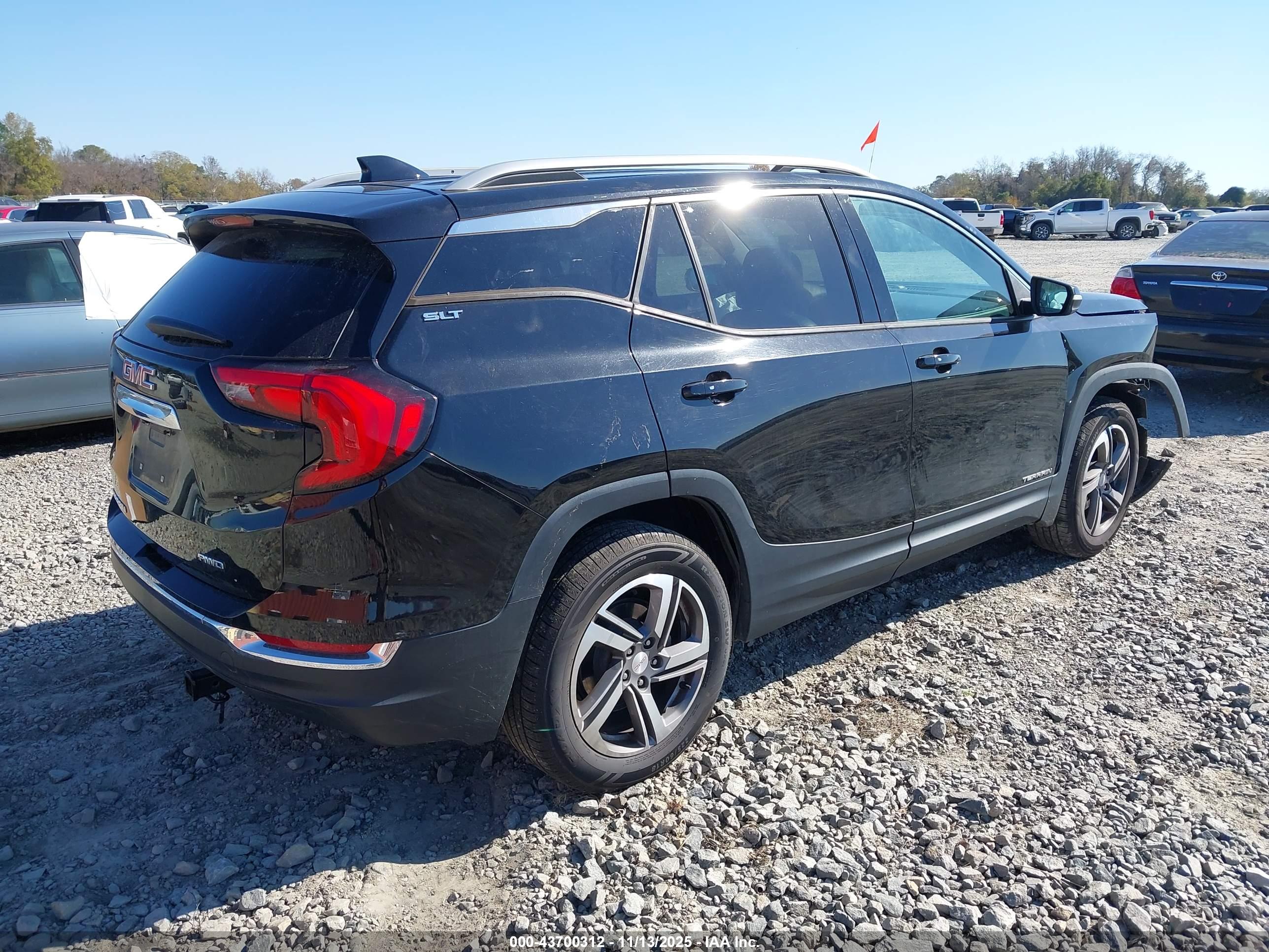 GMC TERRAIN image 4