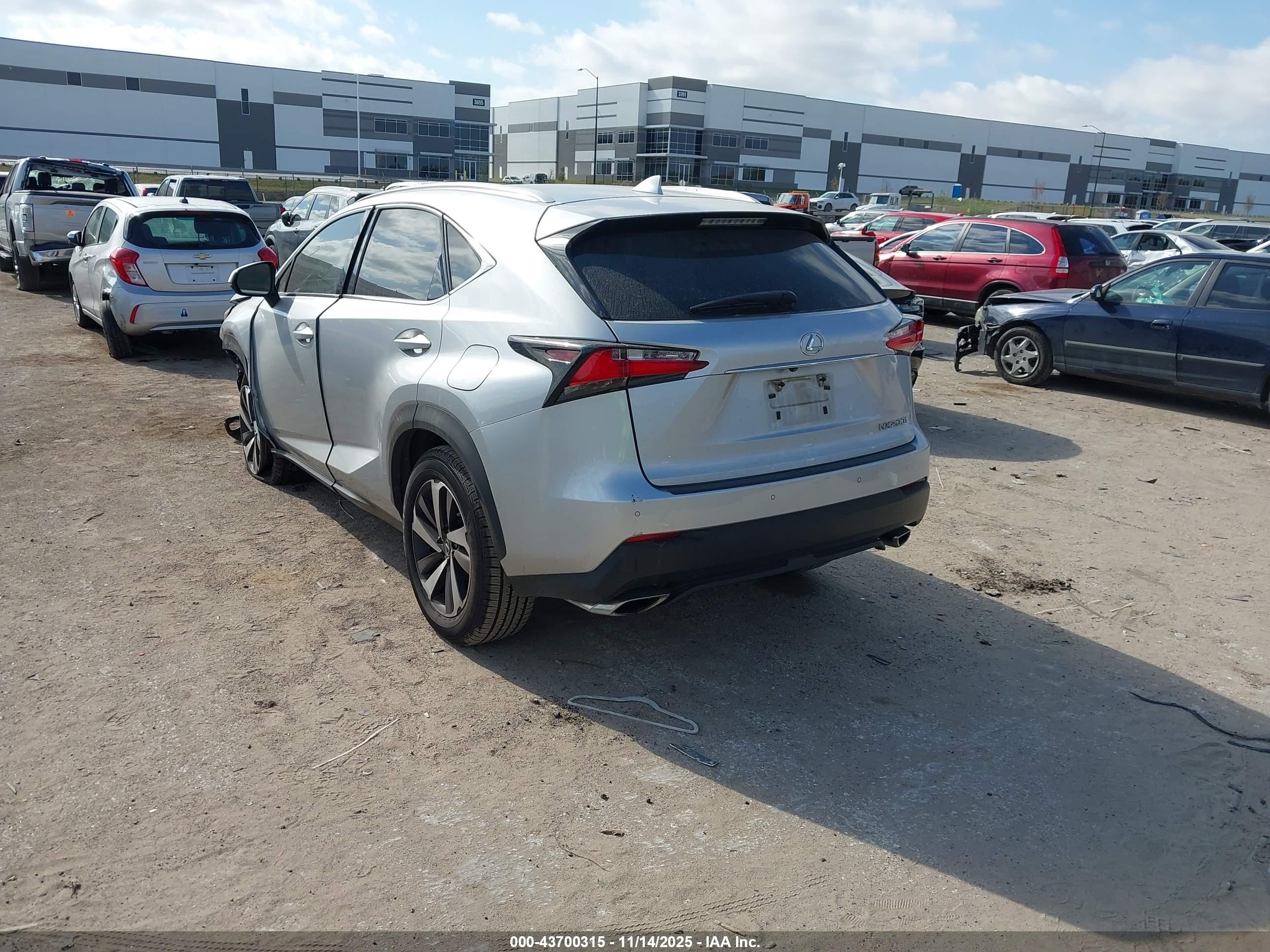 LEXUS NX image 3