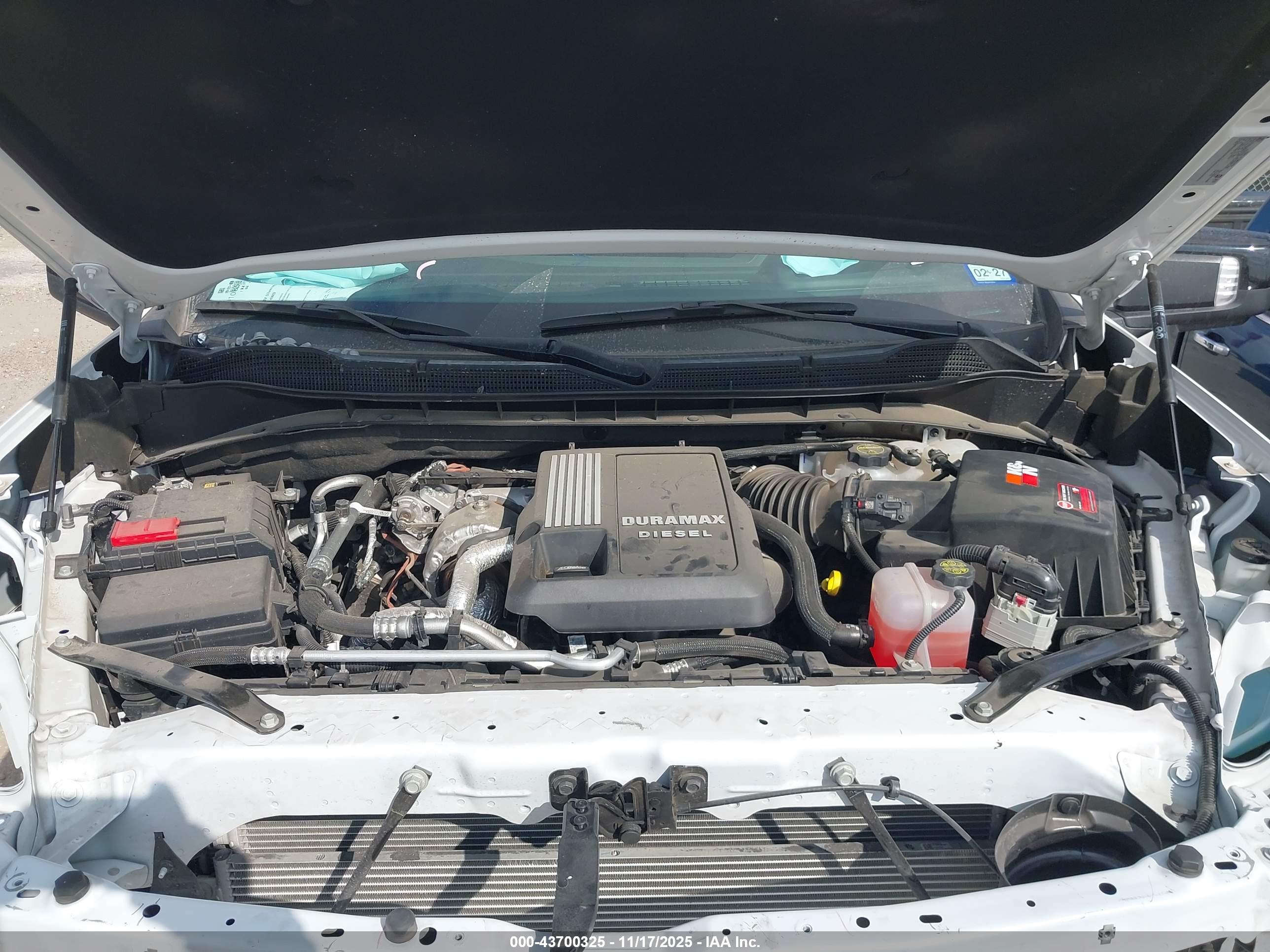 CHEVROLET SILVERADO image 10