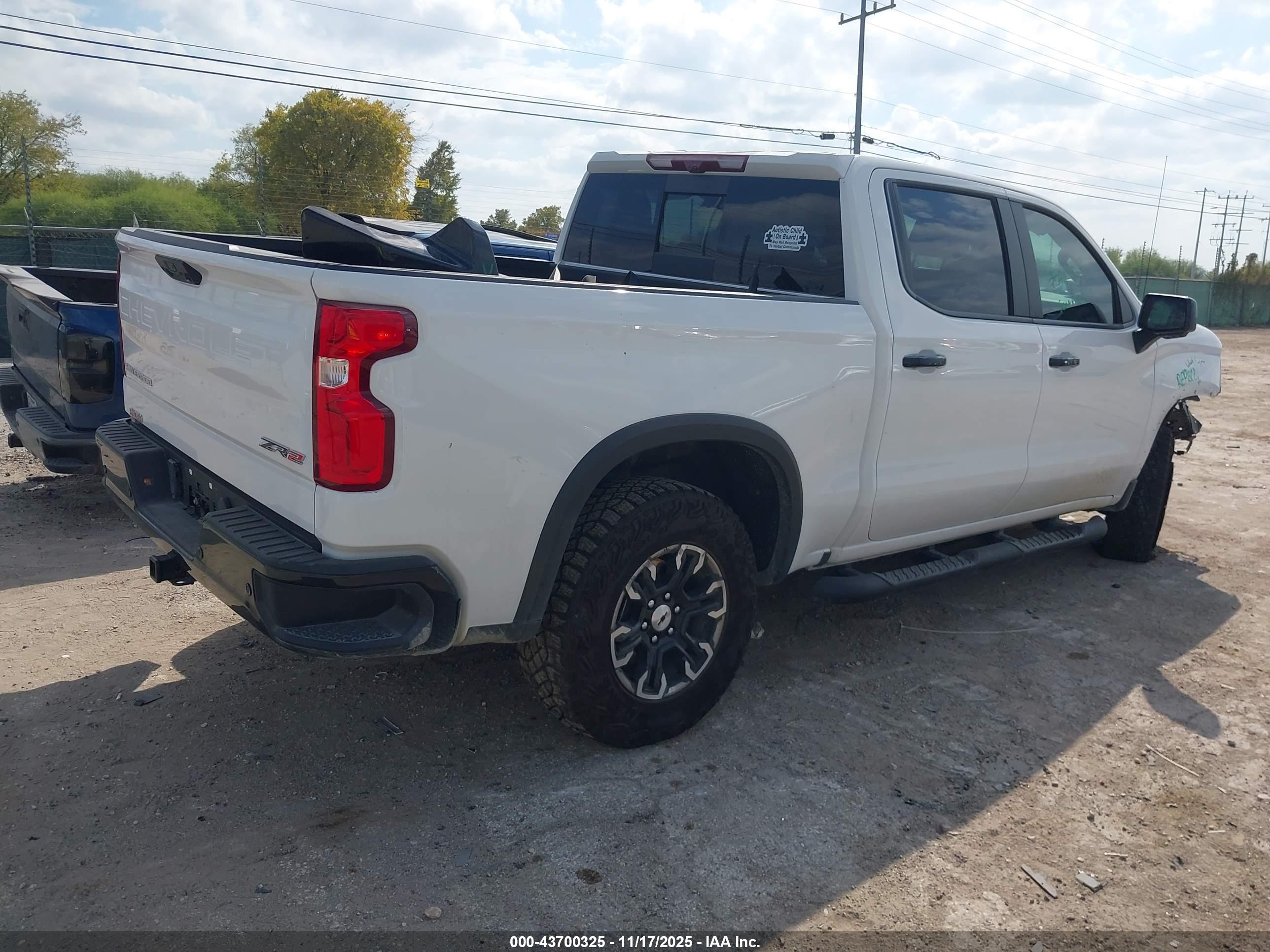 CHEVROLET SILVERADO image 4