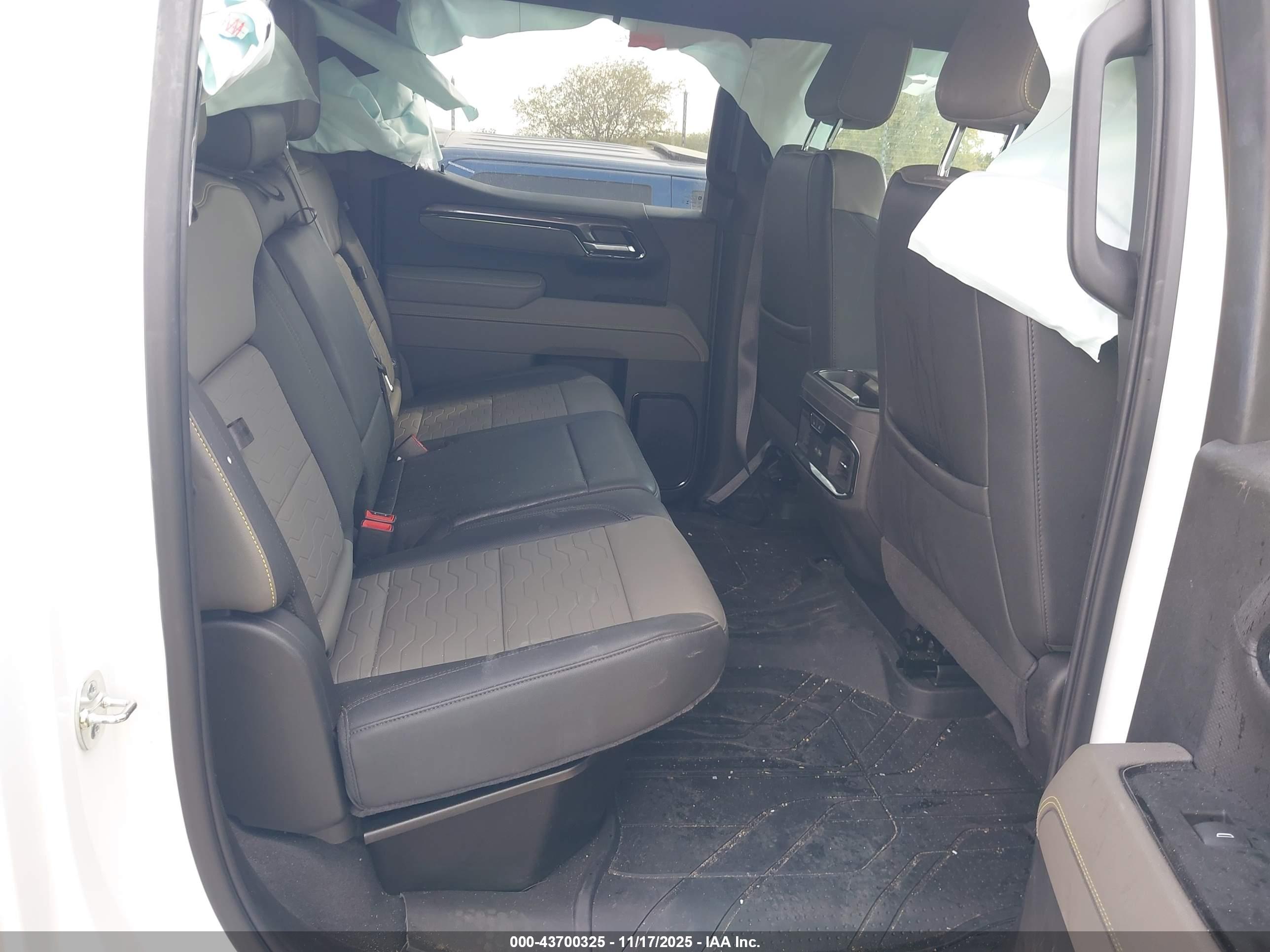 CHEVROLET SILVERADO image 8