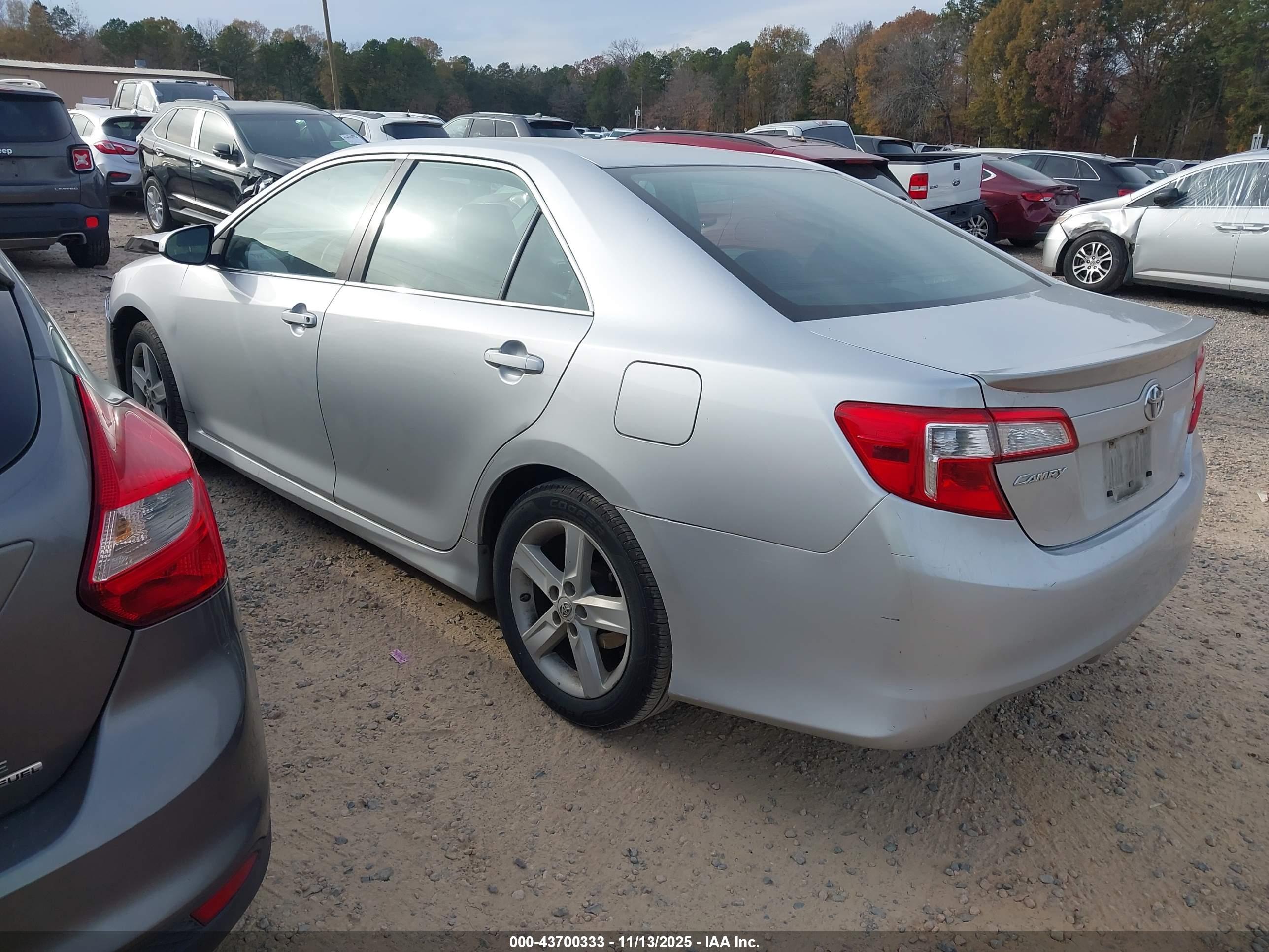 TOYOTA CAMRY image 3