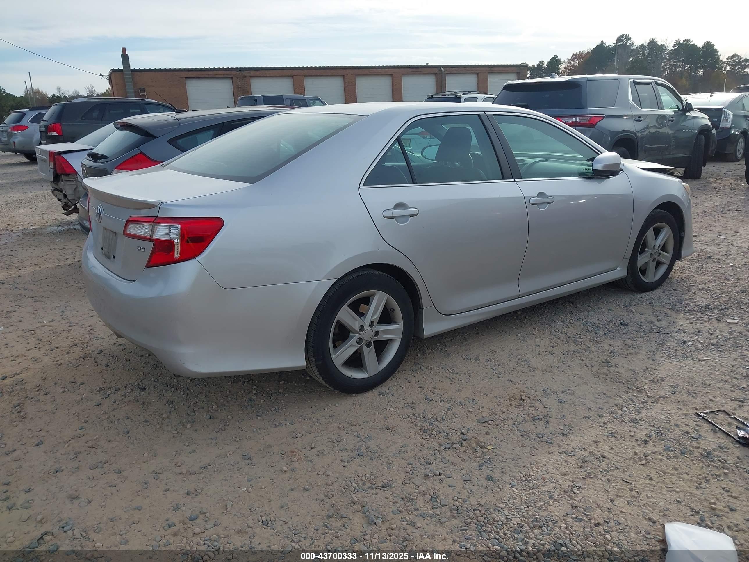 TOYOTA CAMRY image 4