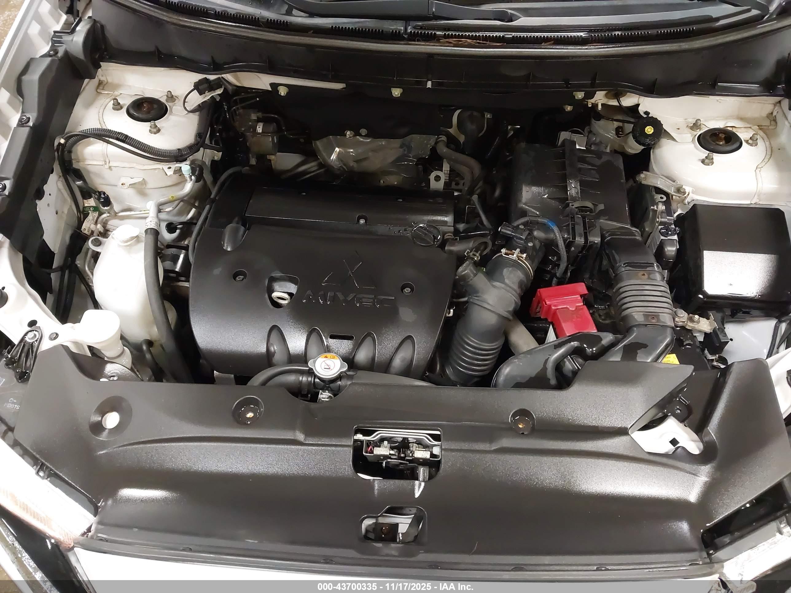 MITSUBISHI OUTLANDER image 10