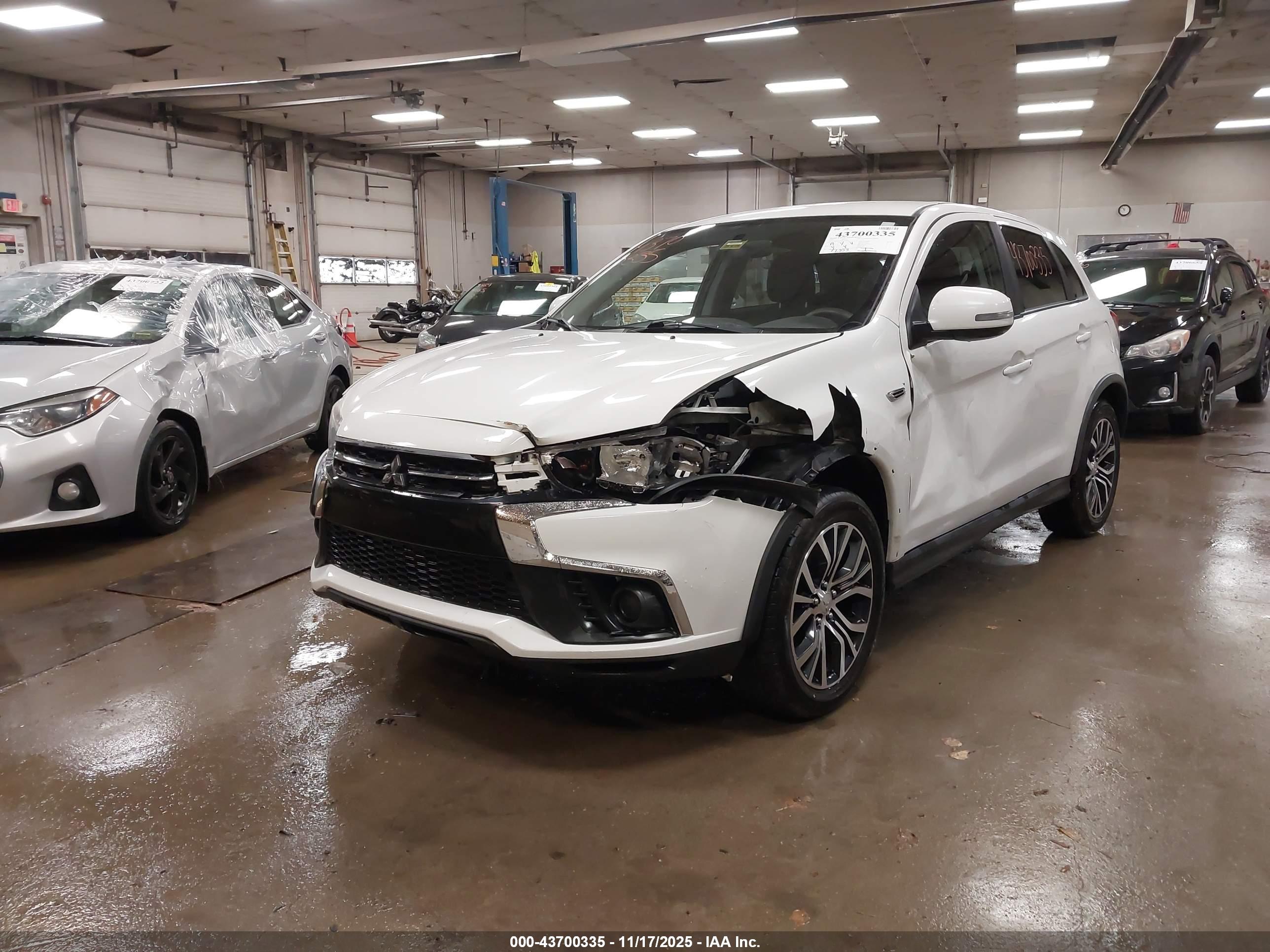 MITSUBISHI OUTLANDER image 2