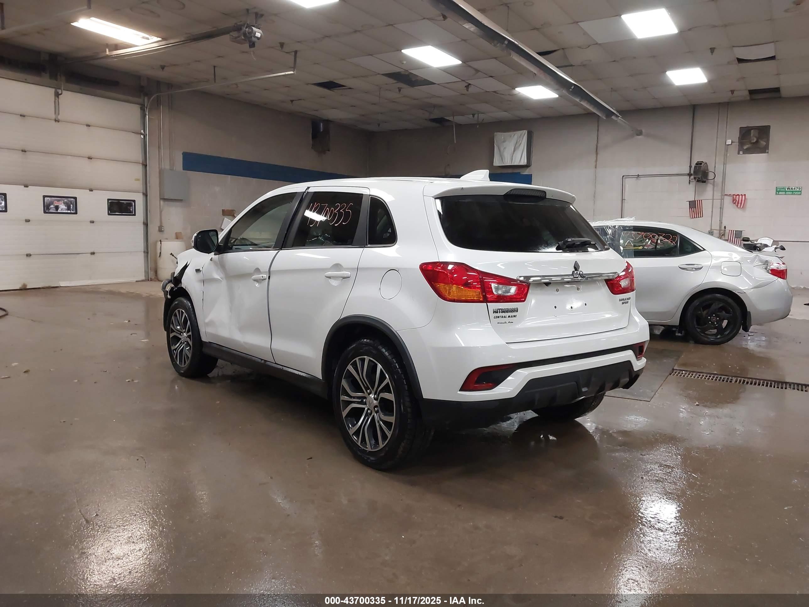 MITSUBISHI OUTLANDER image 3