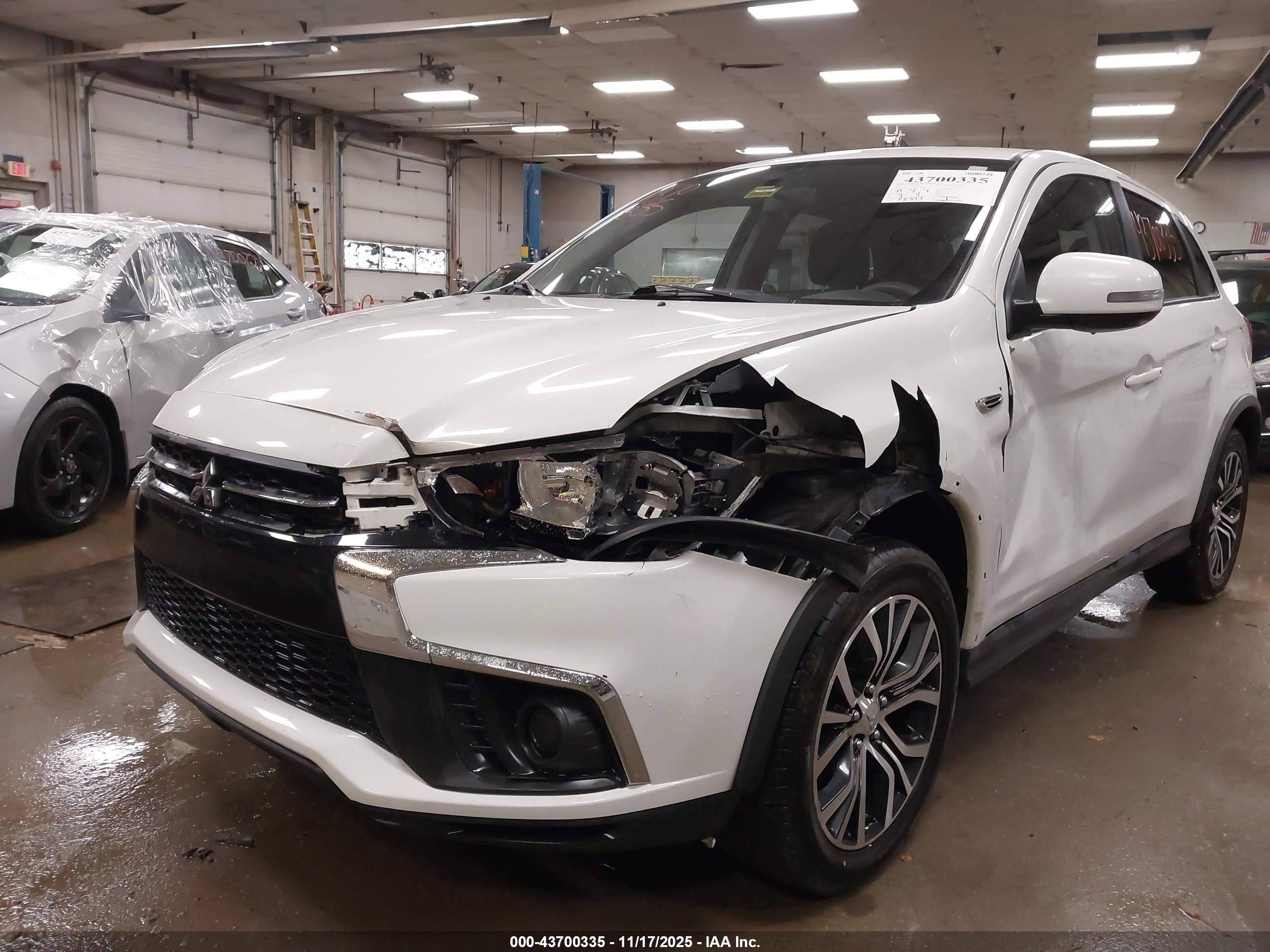 MITSUBISHI OUTLANDER image 6