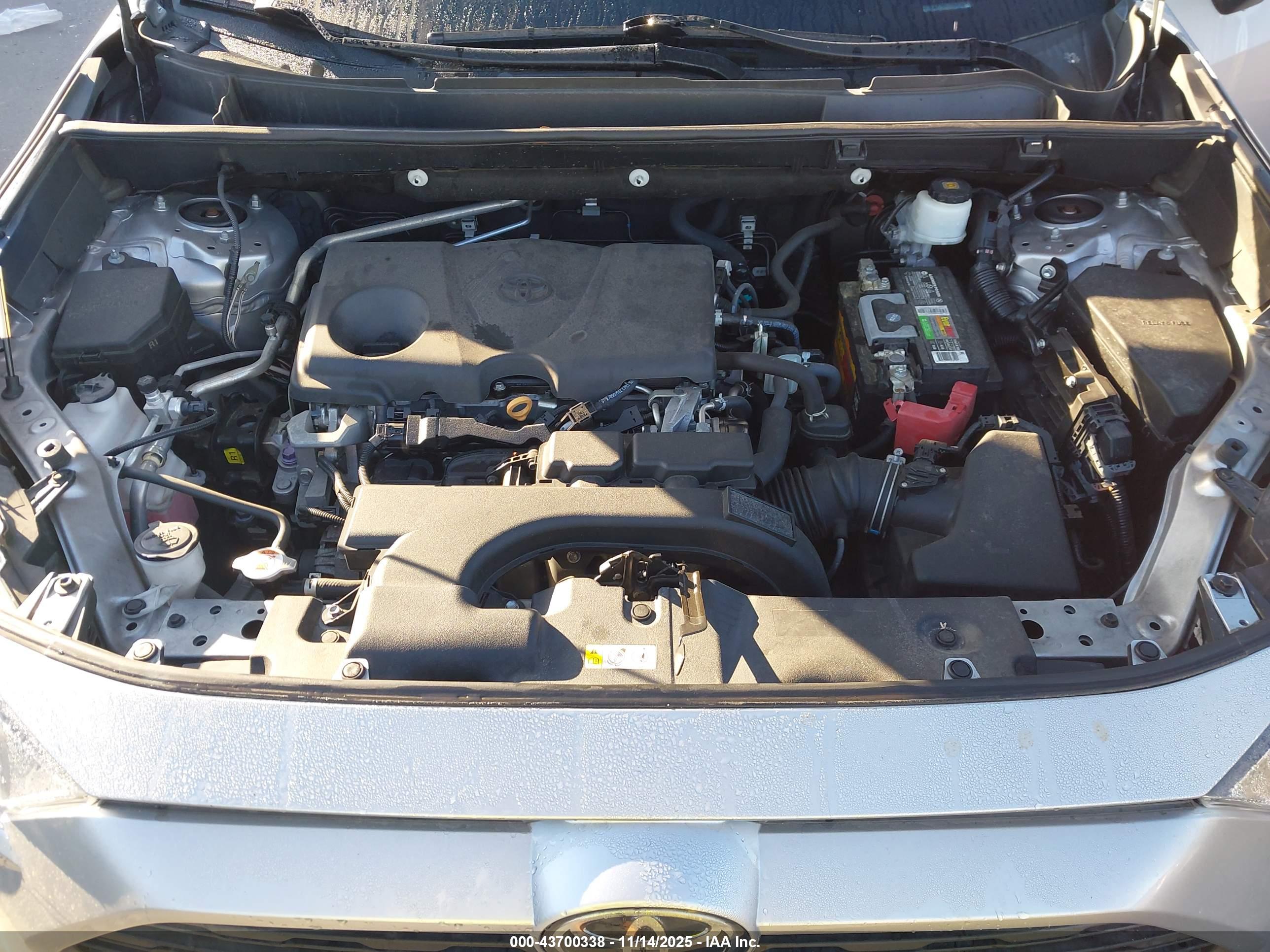 TOYOTA RAV4 image 10