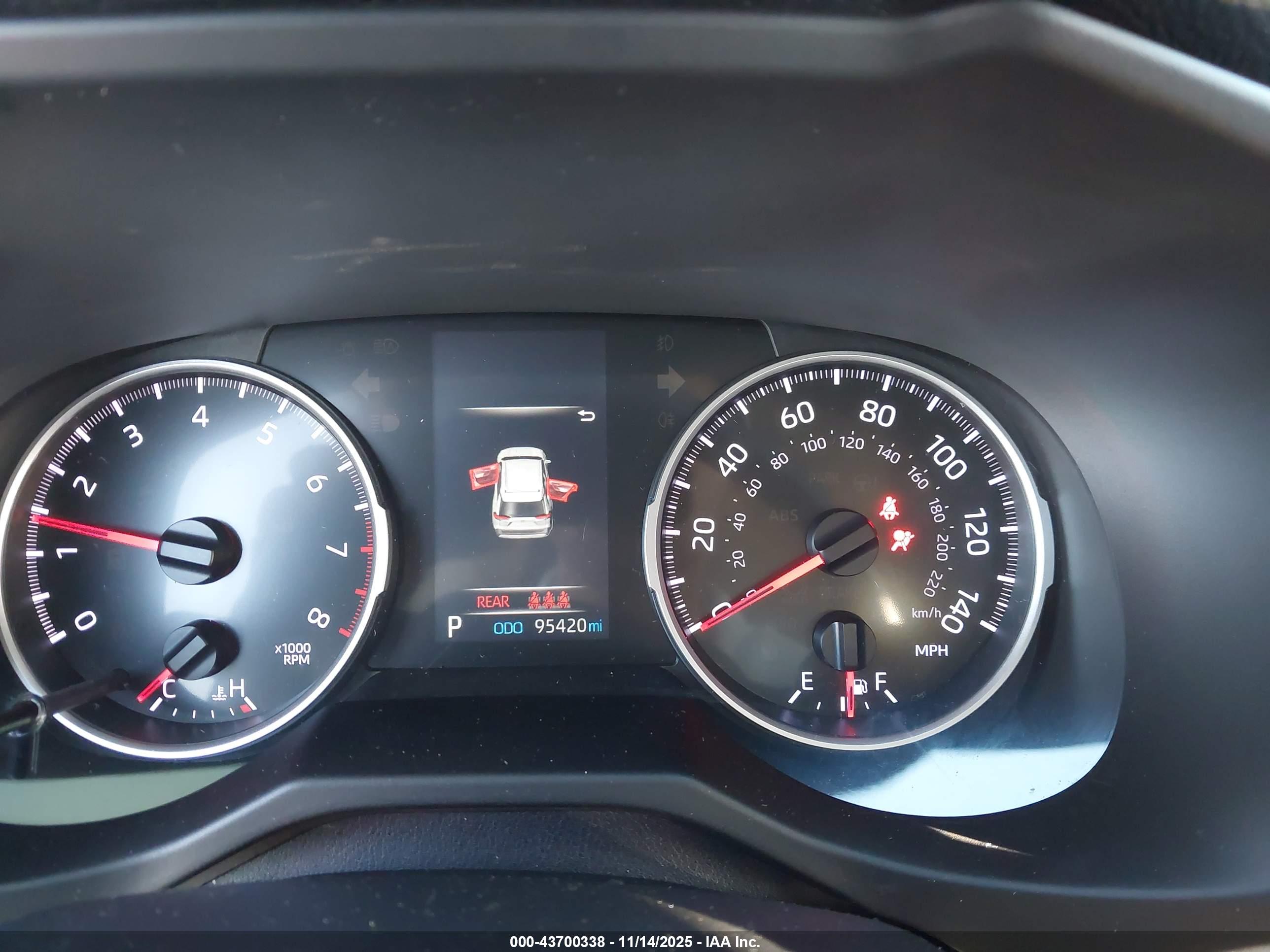 TOYOTA RAV4 image 7