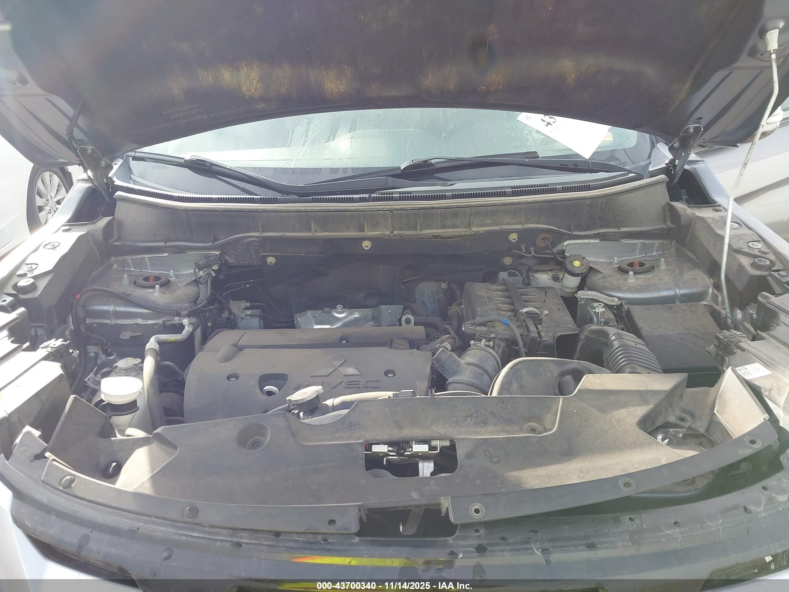 MITSUBISHI OUTLANDER image 10